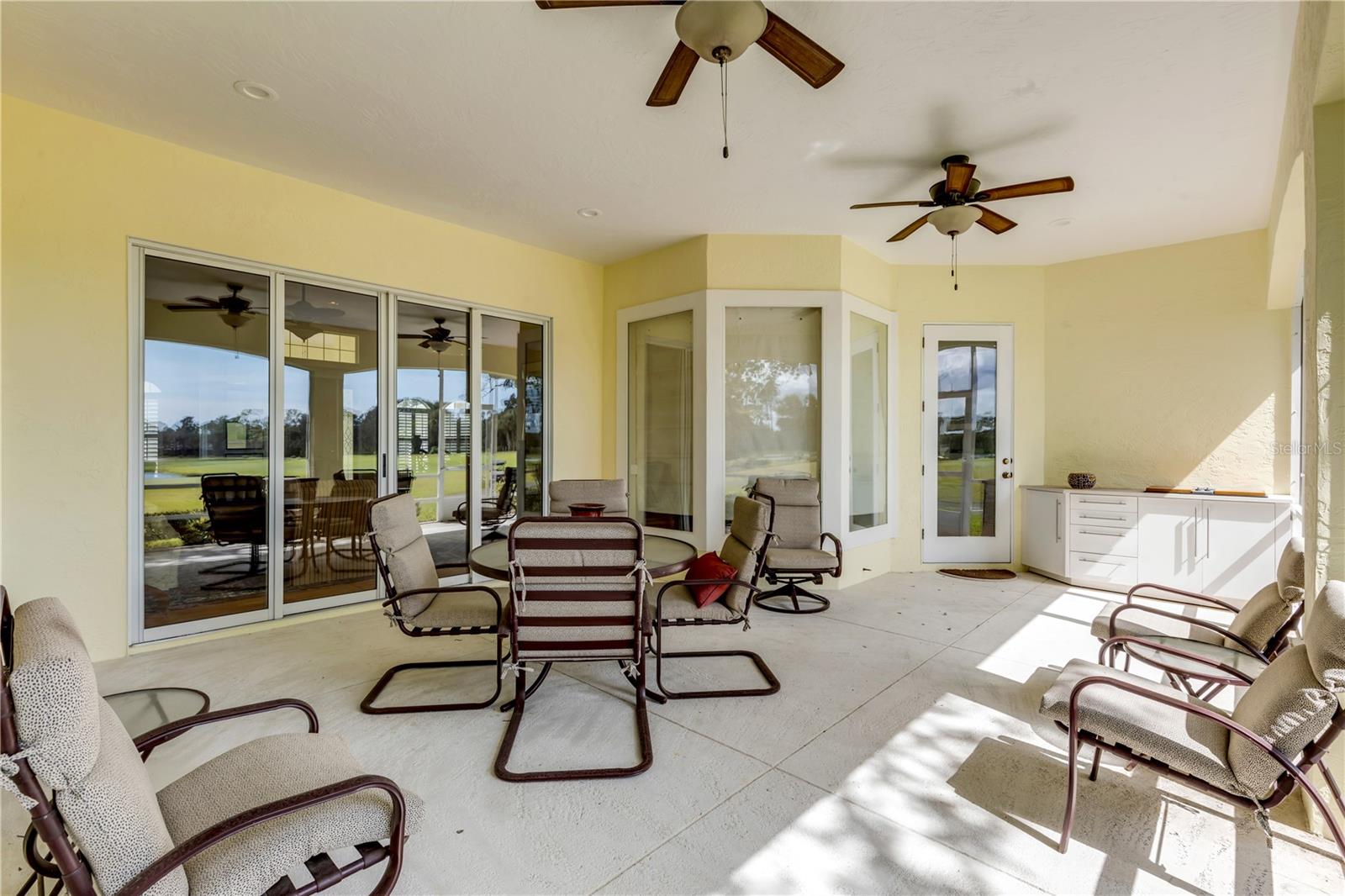 Image 60 of 69 For 906 Arrowroot Court