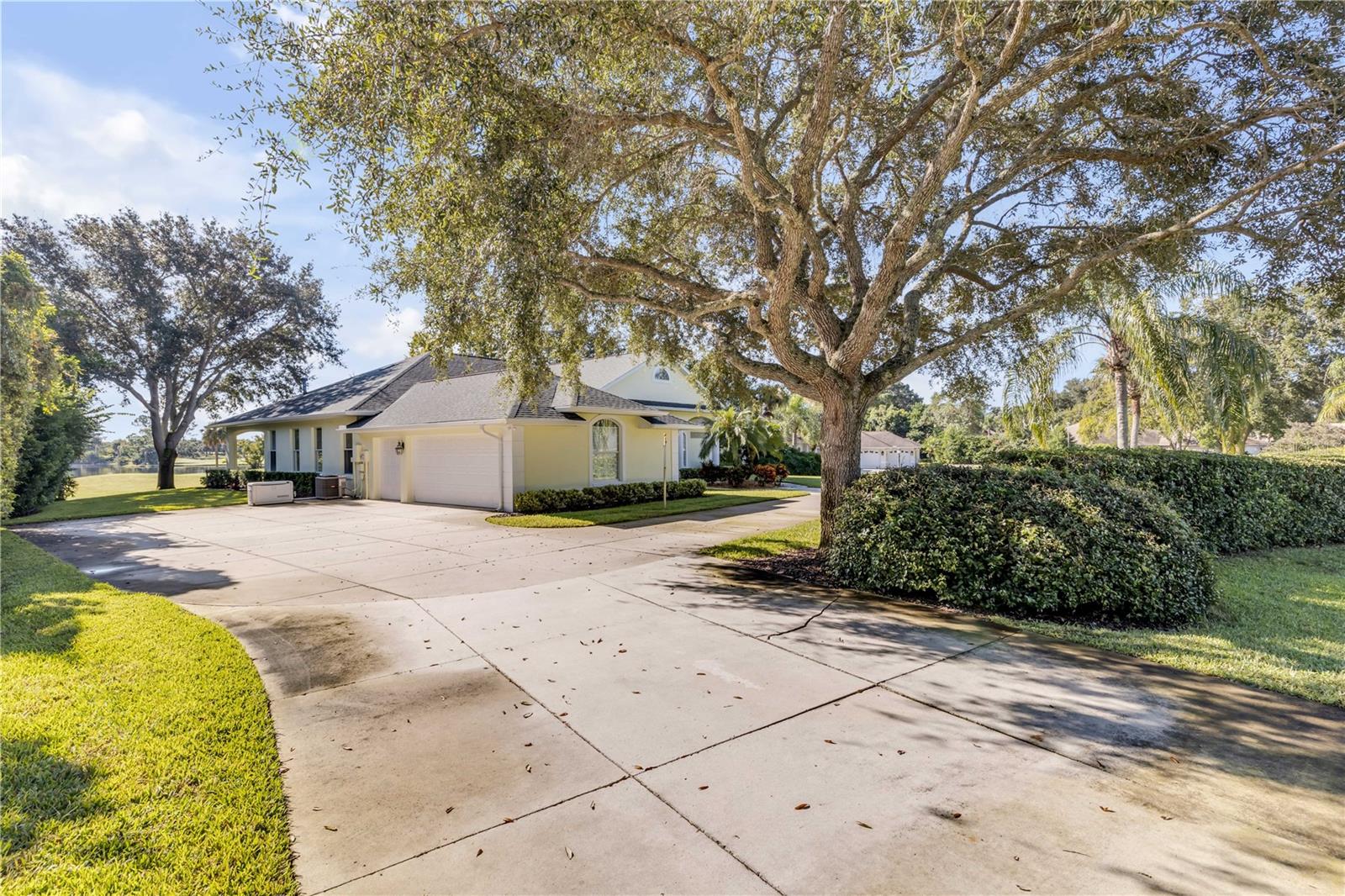 Image 9 of 69 For 906 Arrowroot Court