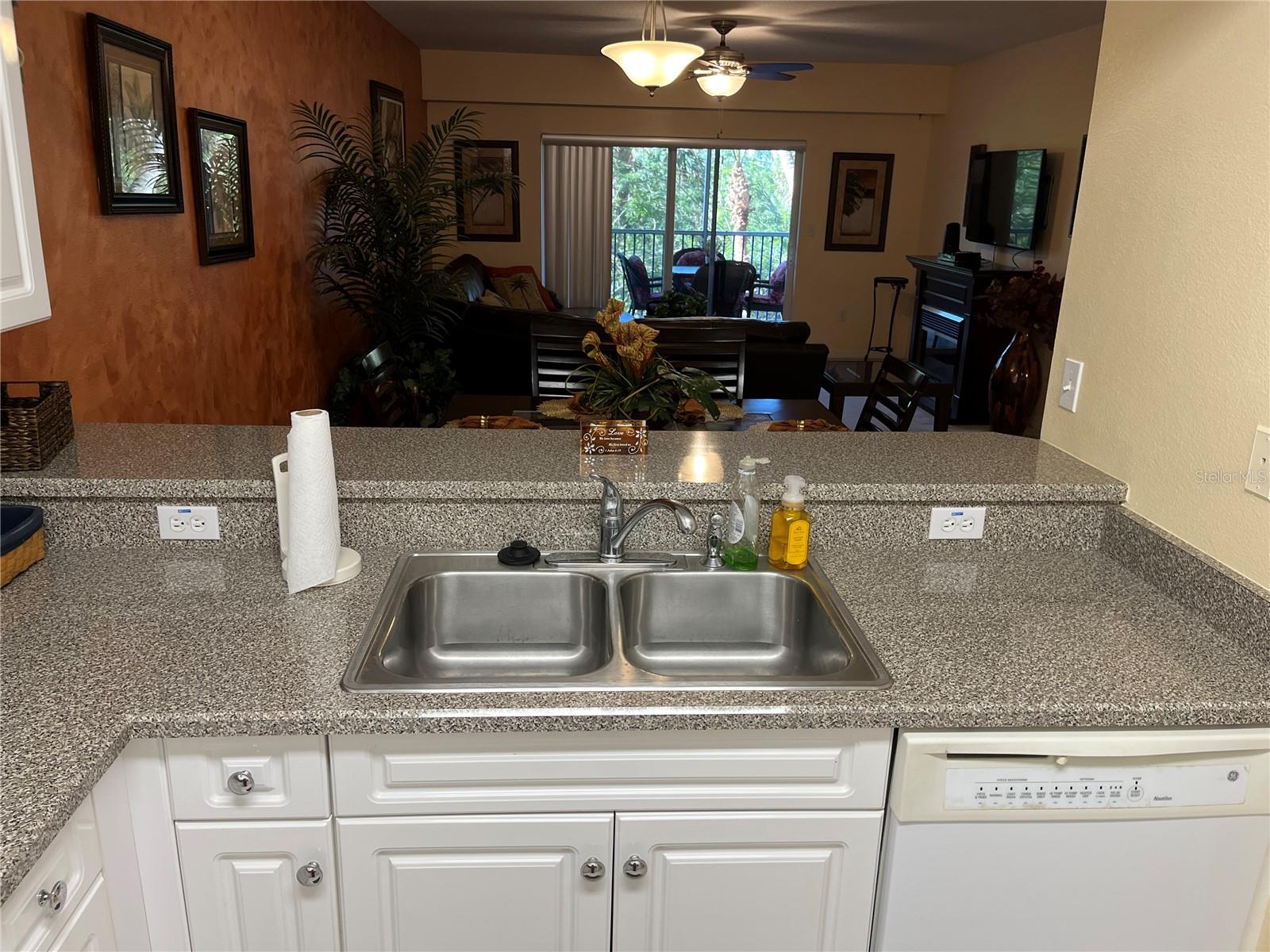 Image 7 of 56 For 5300 Atlantic Avenue 9-203