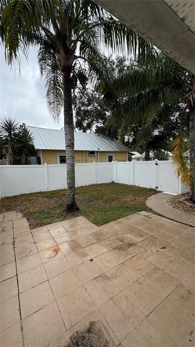 Image 20 of 22 For 724 Downing Street