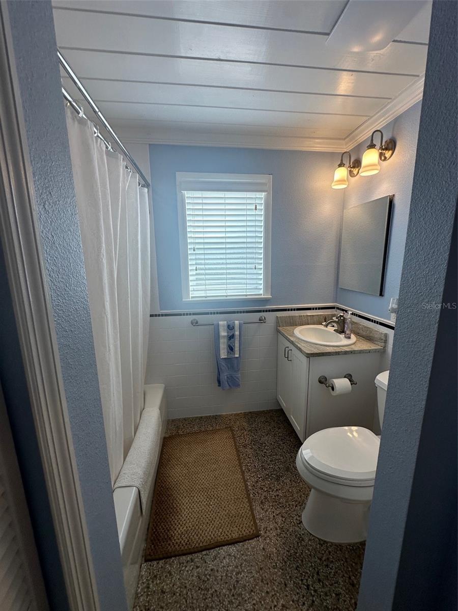 Image 12 of 19 For 401 Oakwood Avenue A