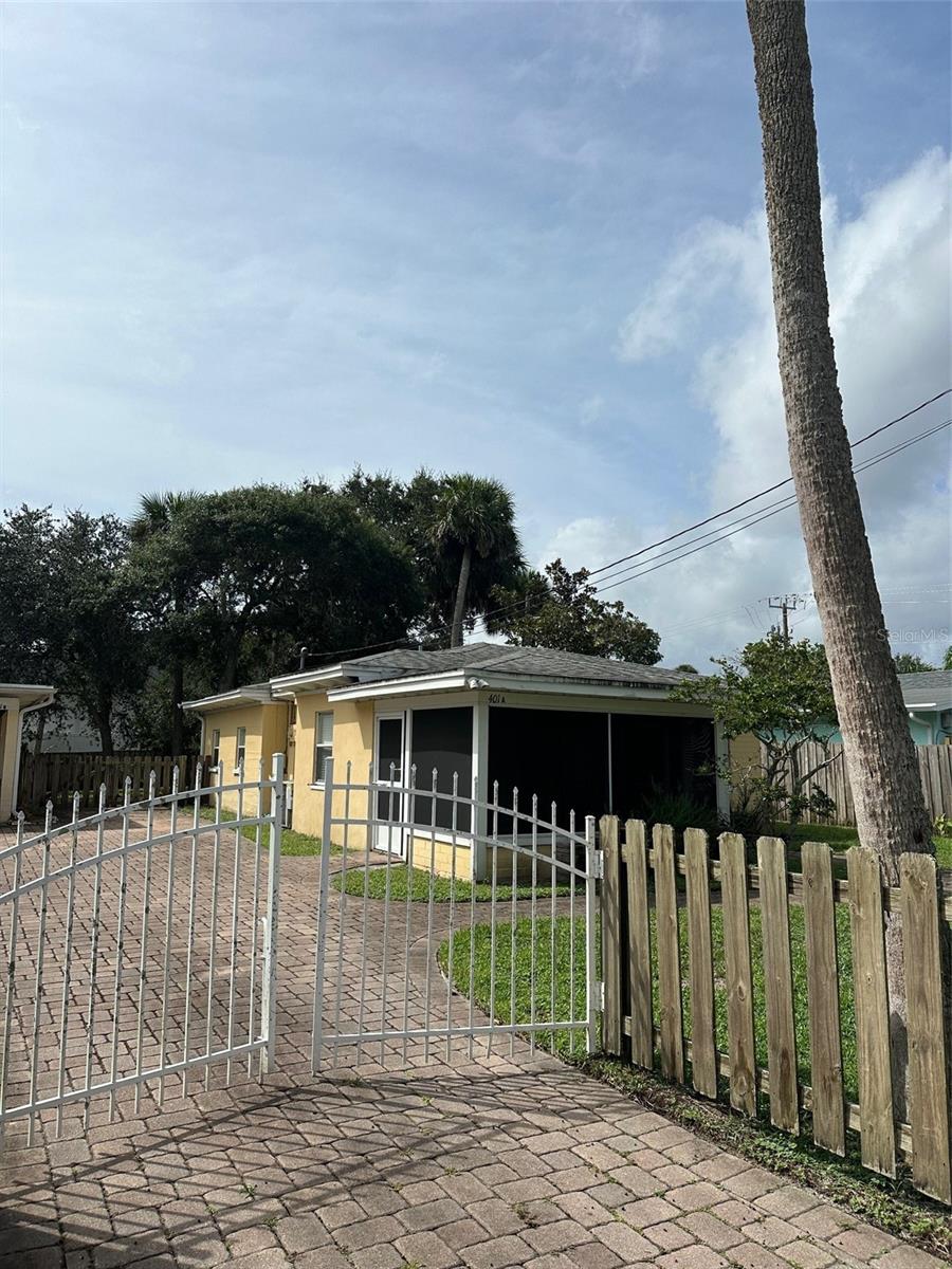 Image 2 of 19 For 401 Oakwood Avenue A