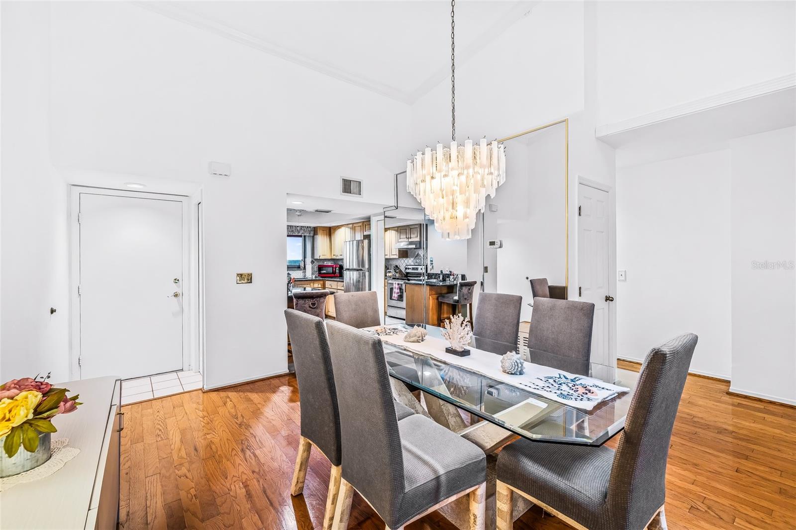 Image 11 of 46 For 6544 Engram Road 503