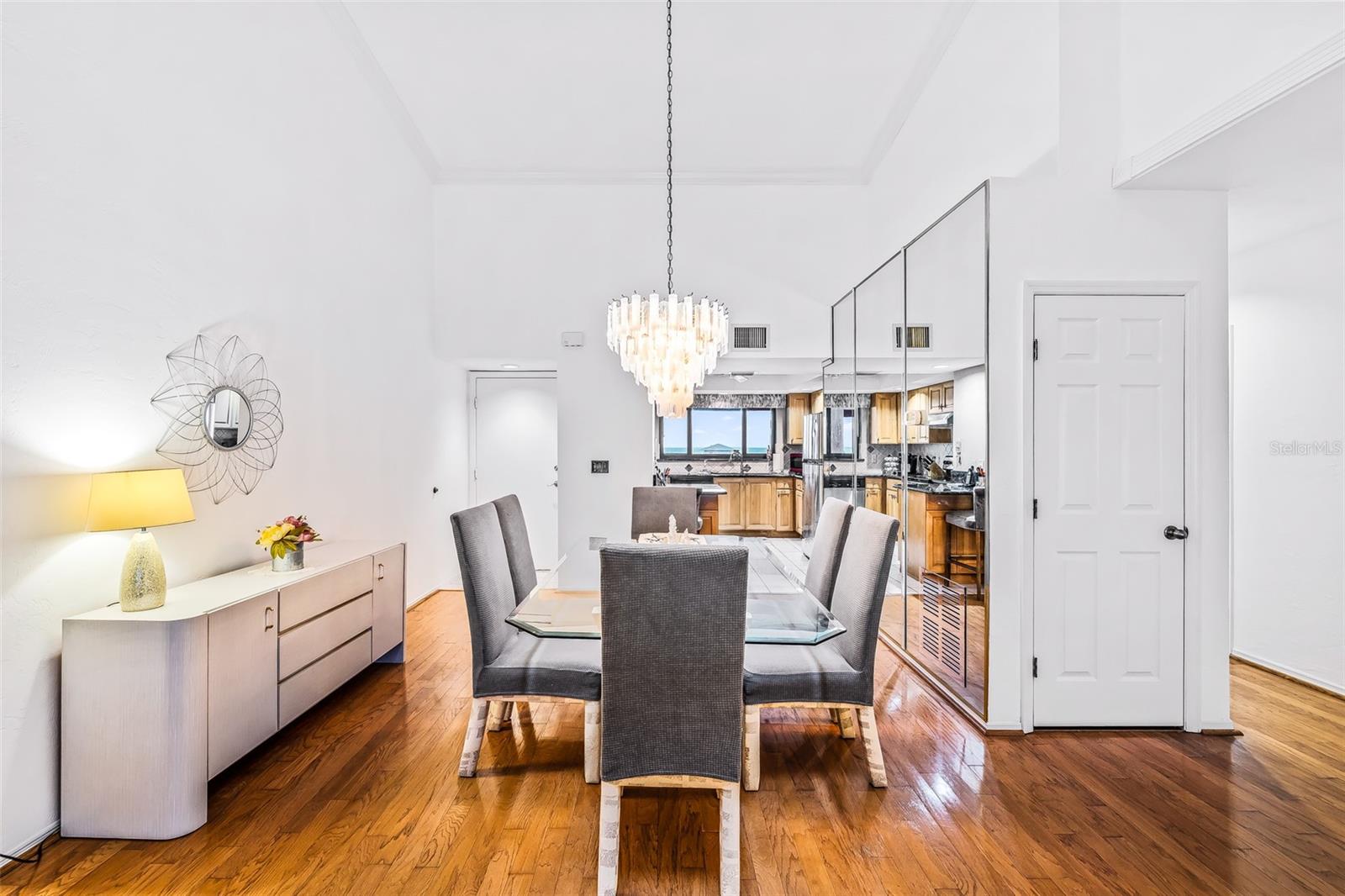 Image 12 of 46 For 6544 Engram Road 503