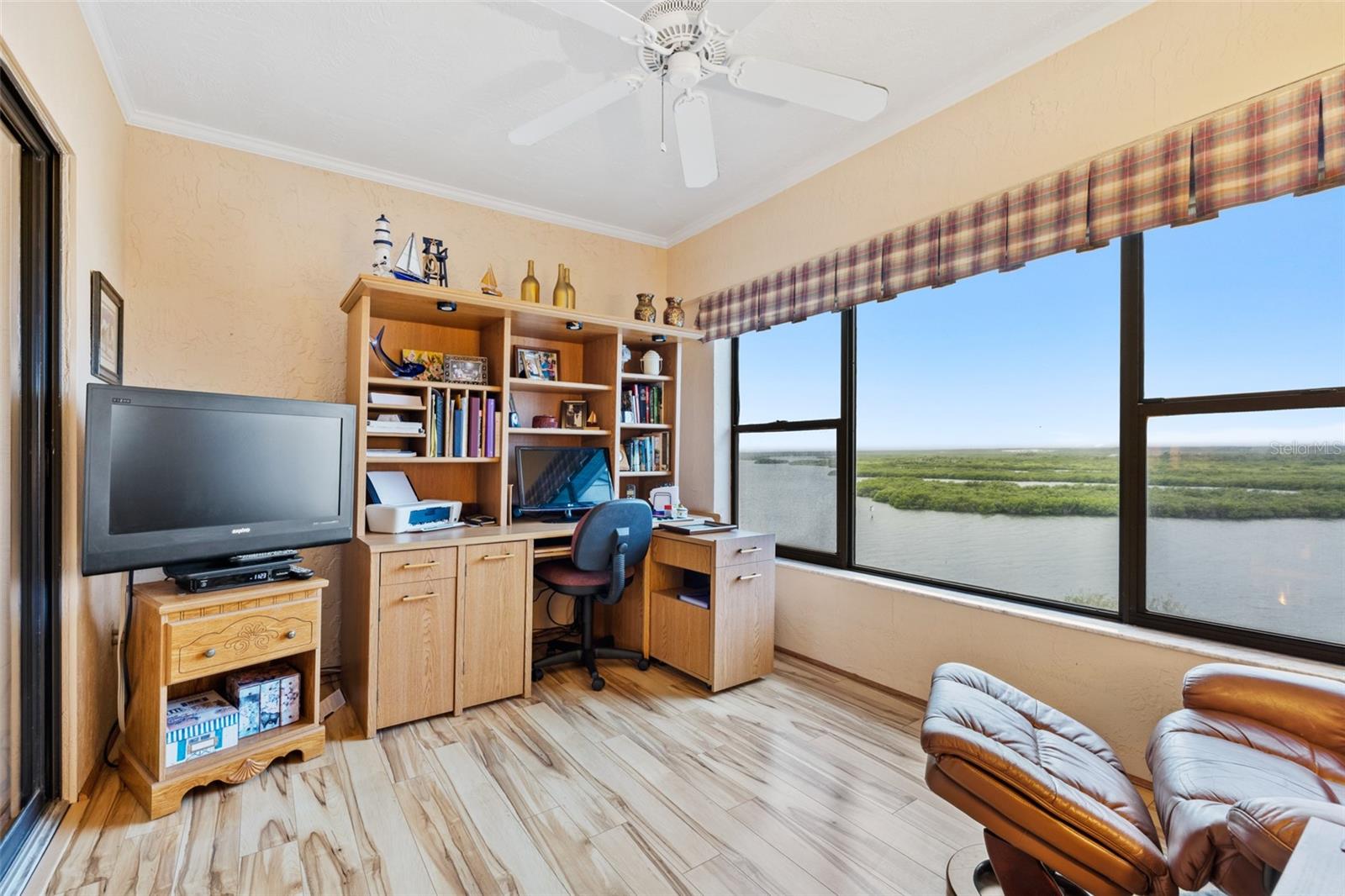 Image 15 of 46 For 6544 Engram Road 503