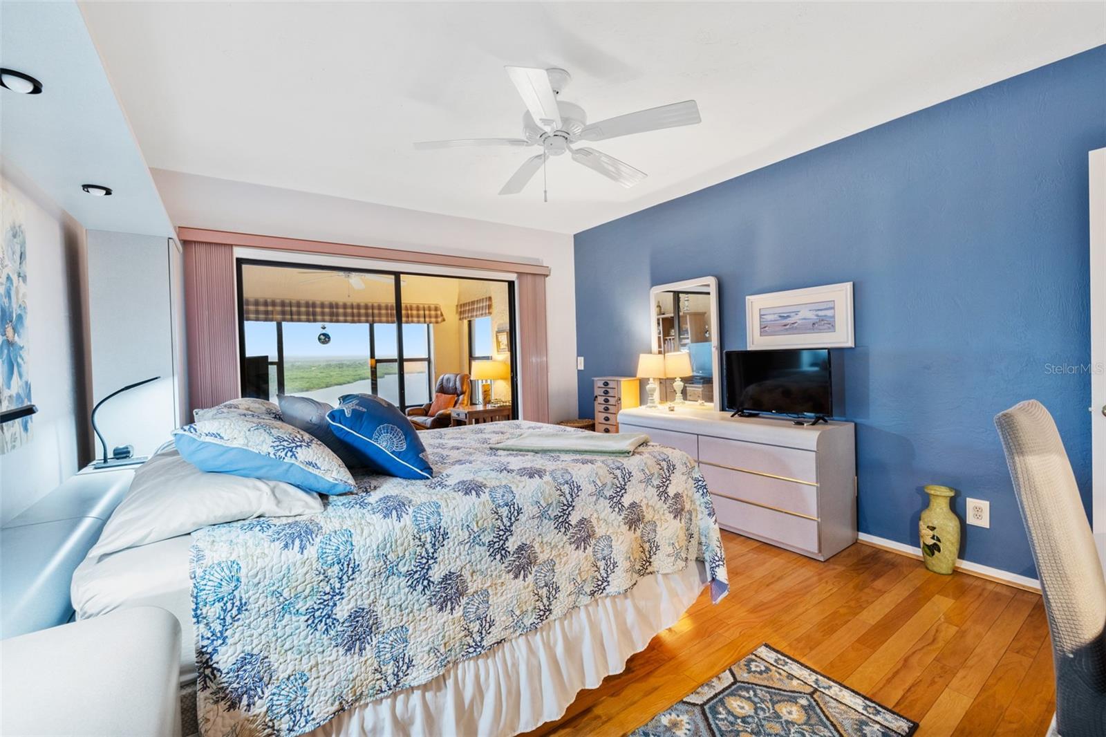 Image 21 of 46 For 6544 Engram Road 503