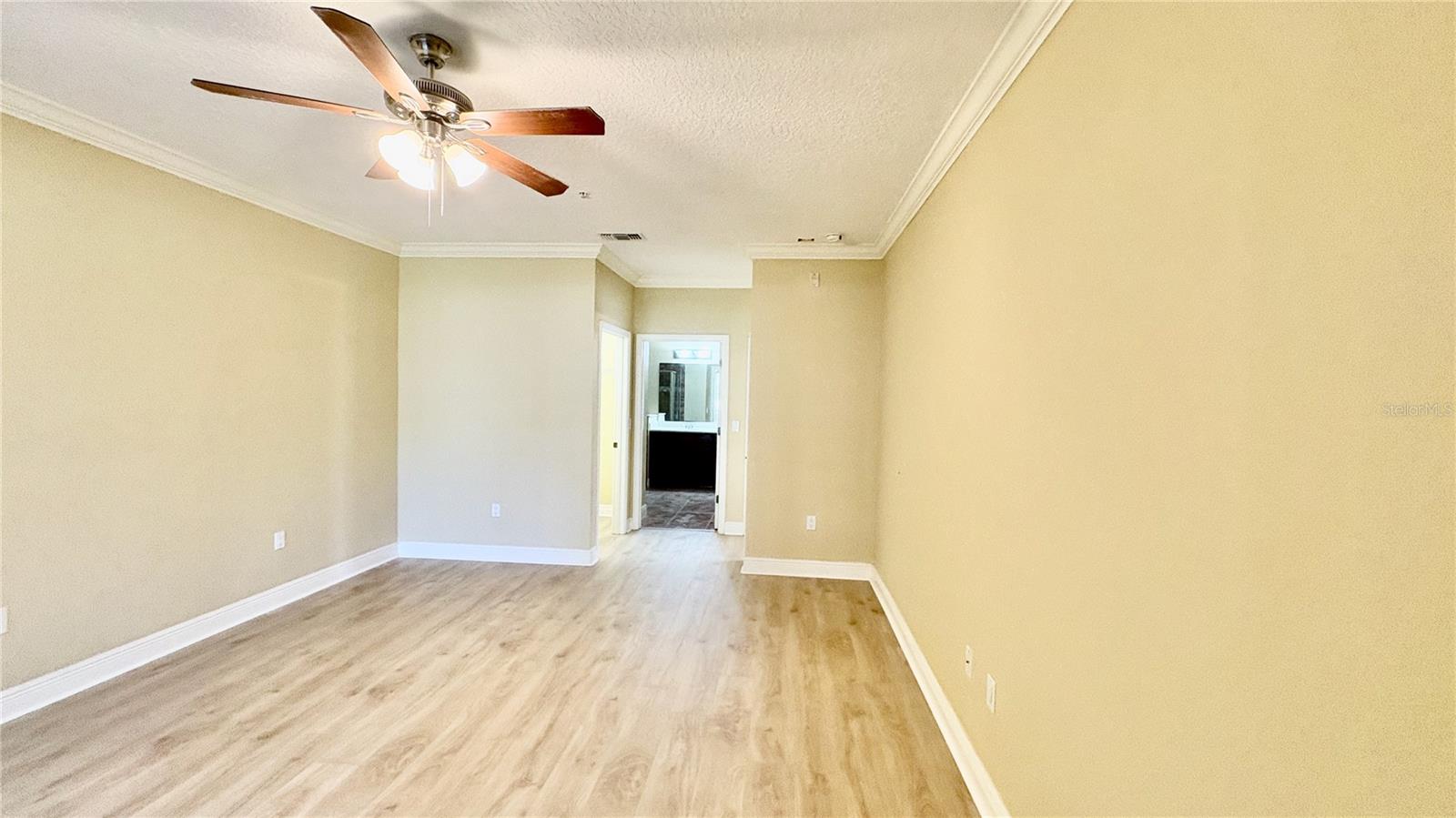 Image 12 of 39 For 115 Riverview Bend S 2112