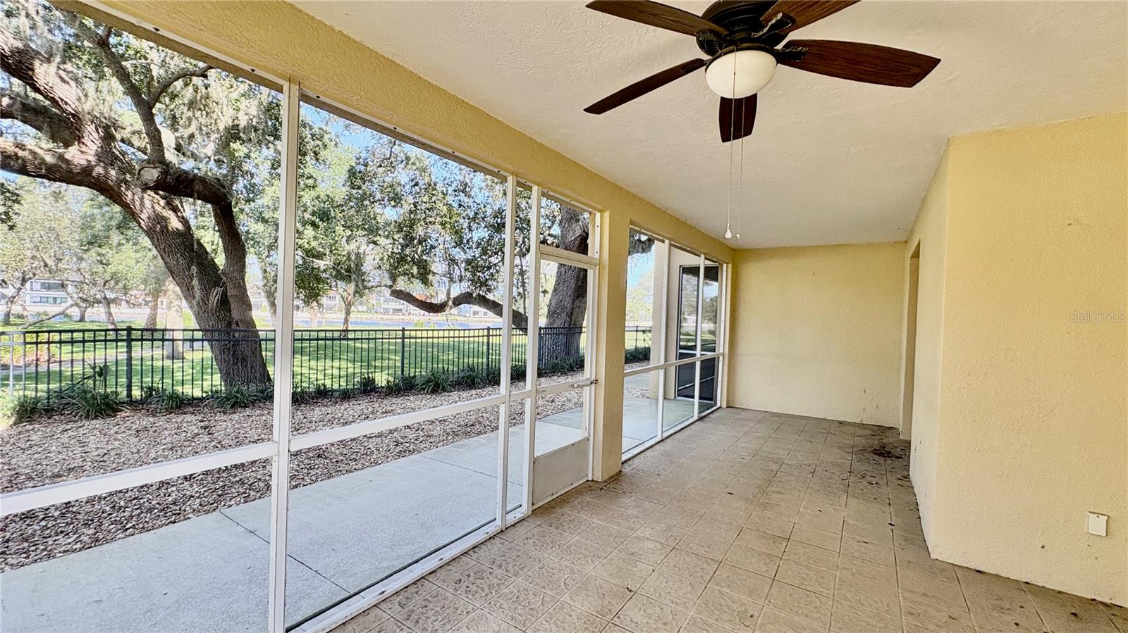 Image 15 of 39 For 115 Riverview Bend S 2112