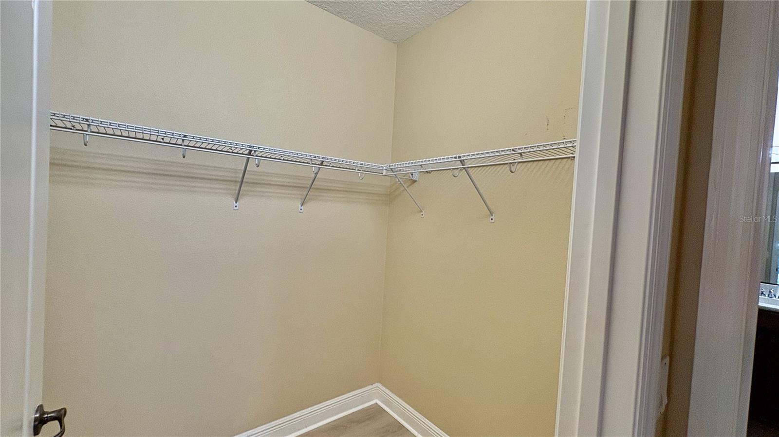 Image 16 of 39 For 115 Riverview Bend S 2112