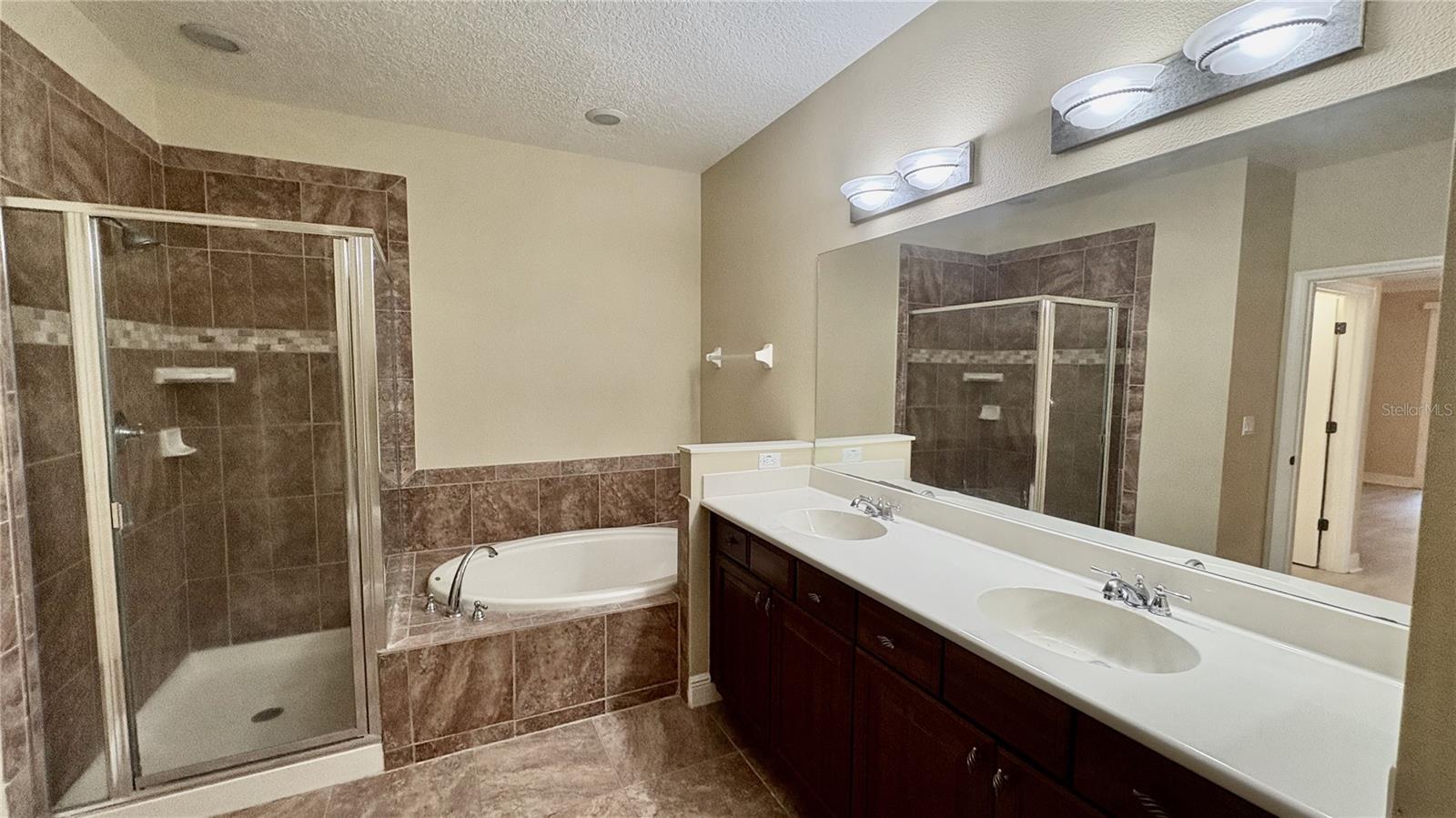 Image 17 of 39 For 115 Riverview Bend S 2112