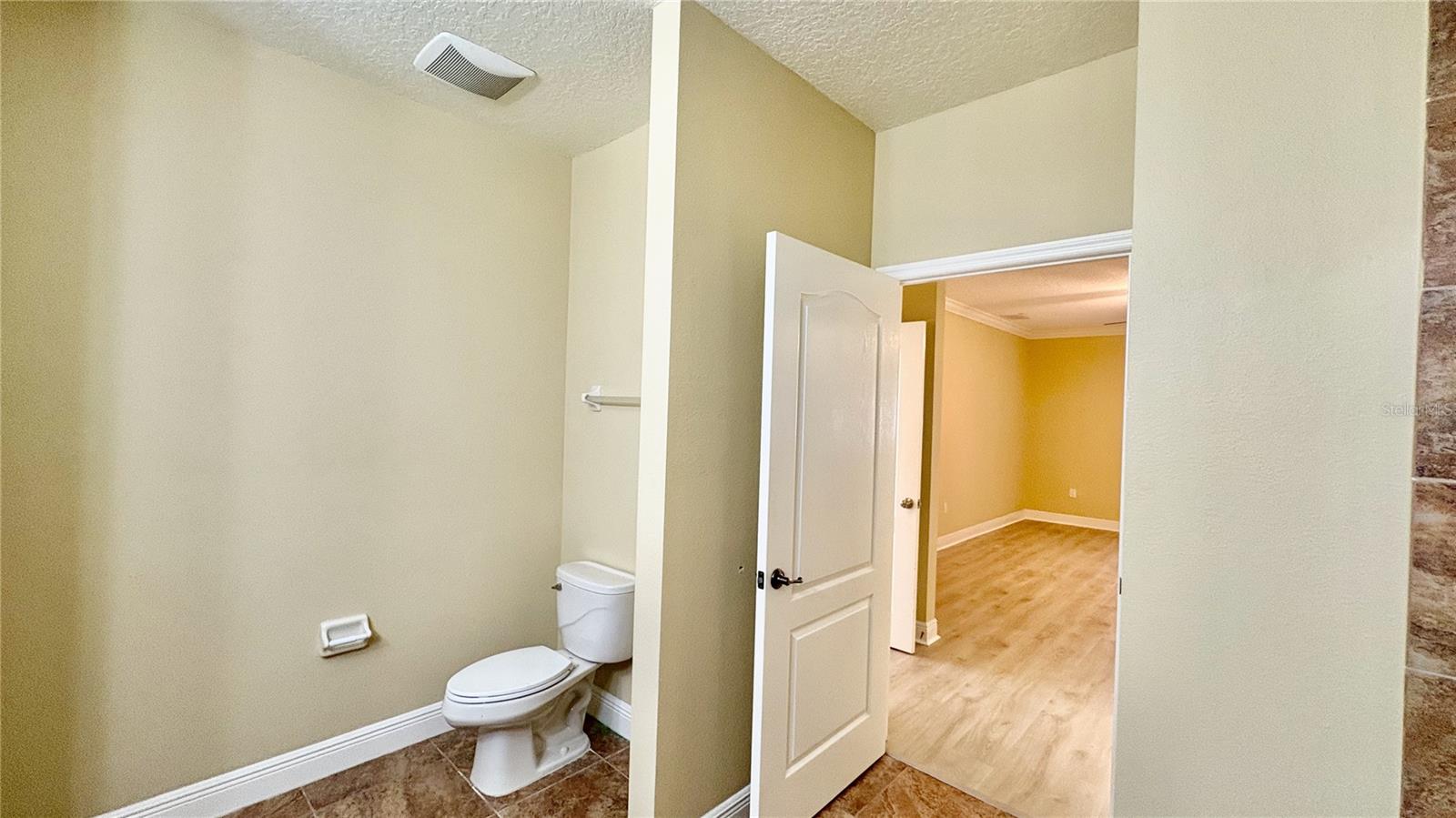 Image 18 of 39 For 115 Riverview Bend S 2112