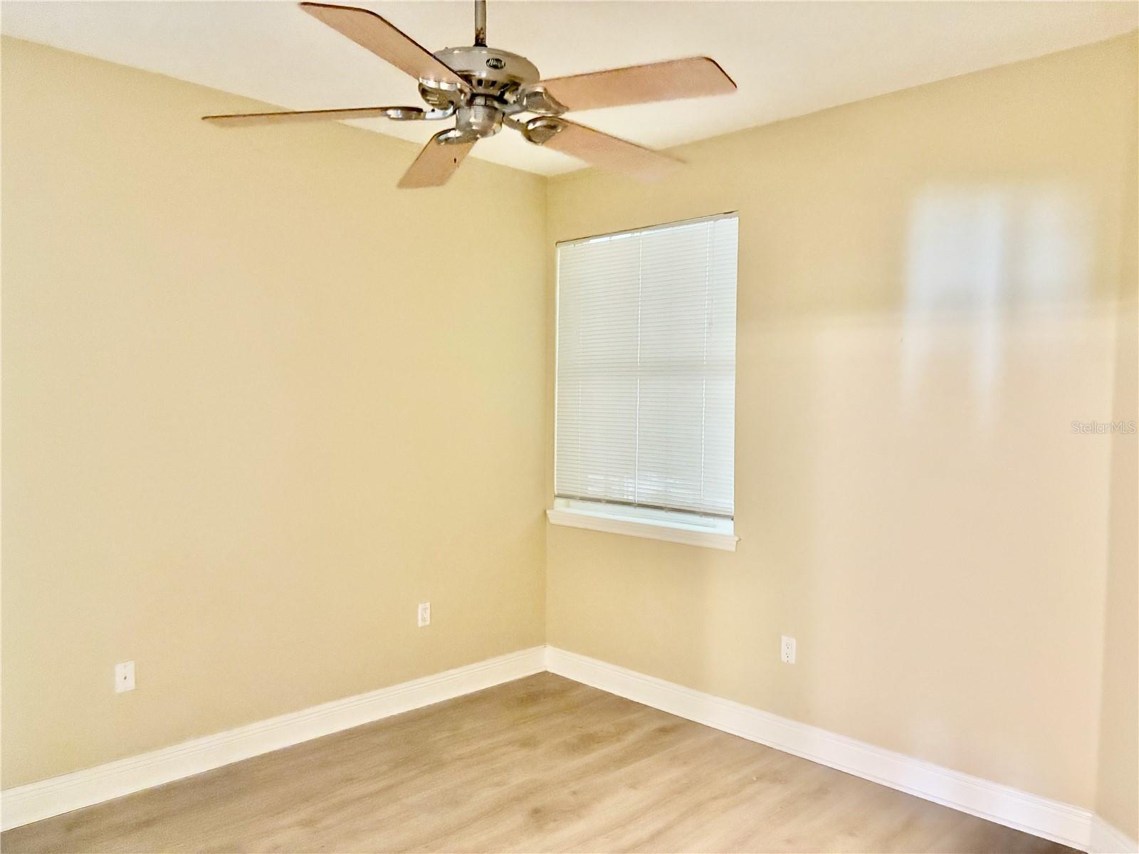 Image 23 of 39 For 115 Riverview Bend S 2112