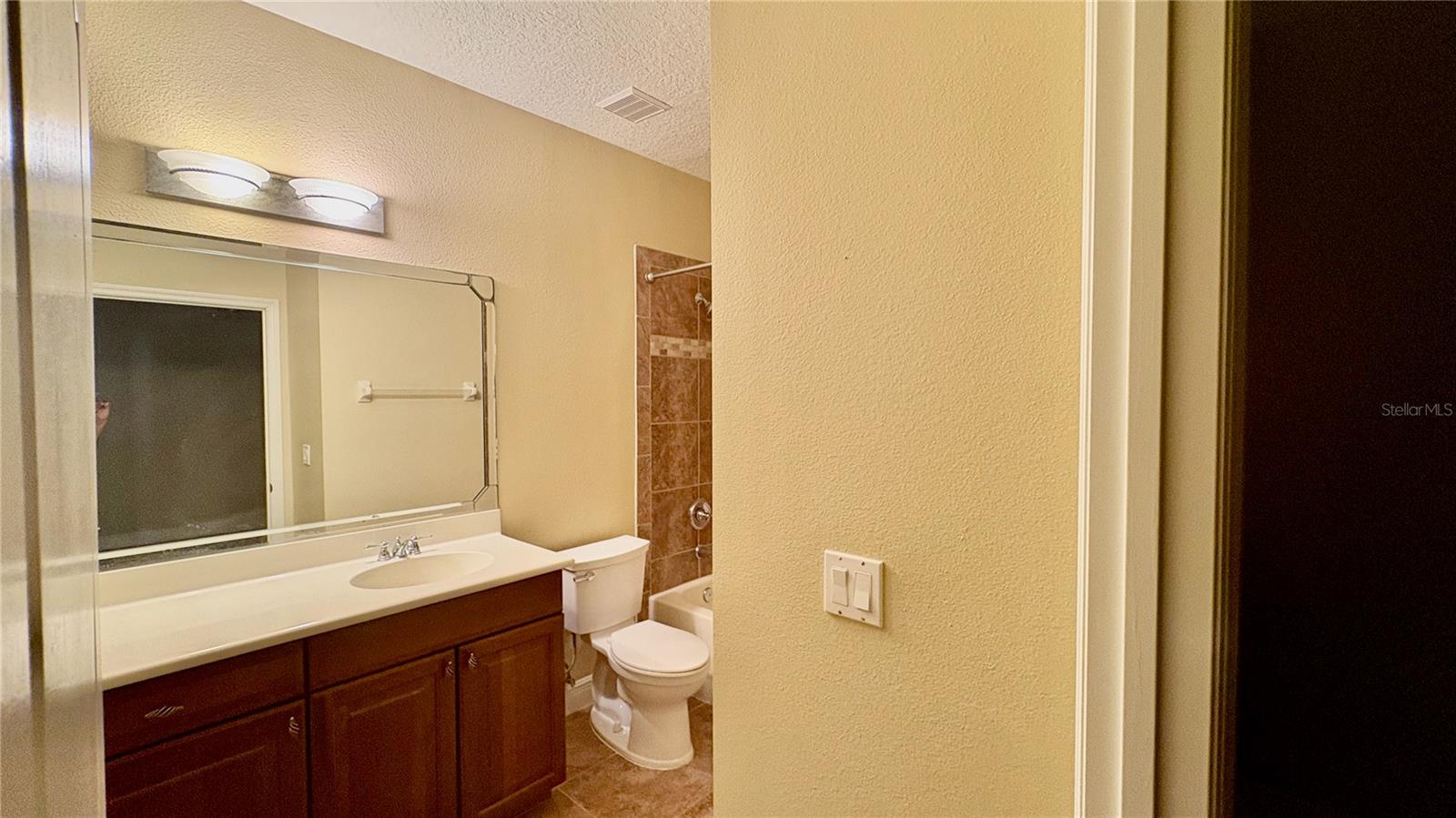 Image 25 of 39 For 115 Riverview Bend S 2112
