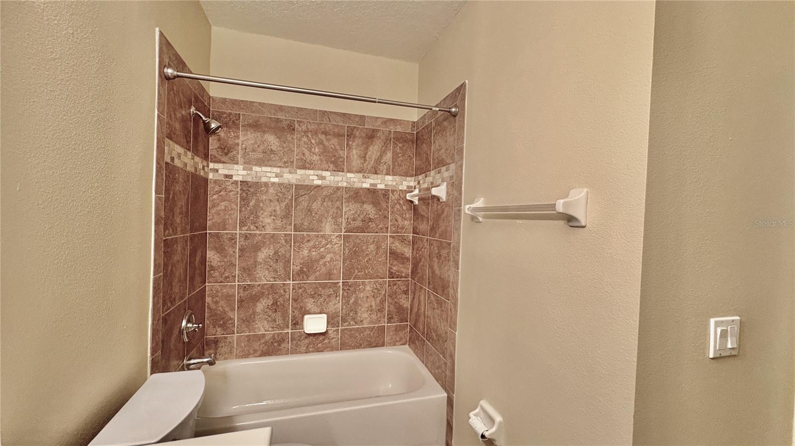 Image 26 of 39 For 115 Riverview Bend S 2112