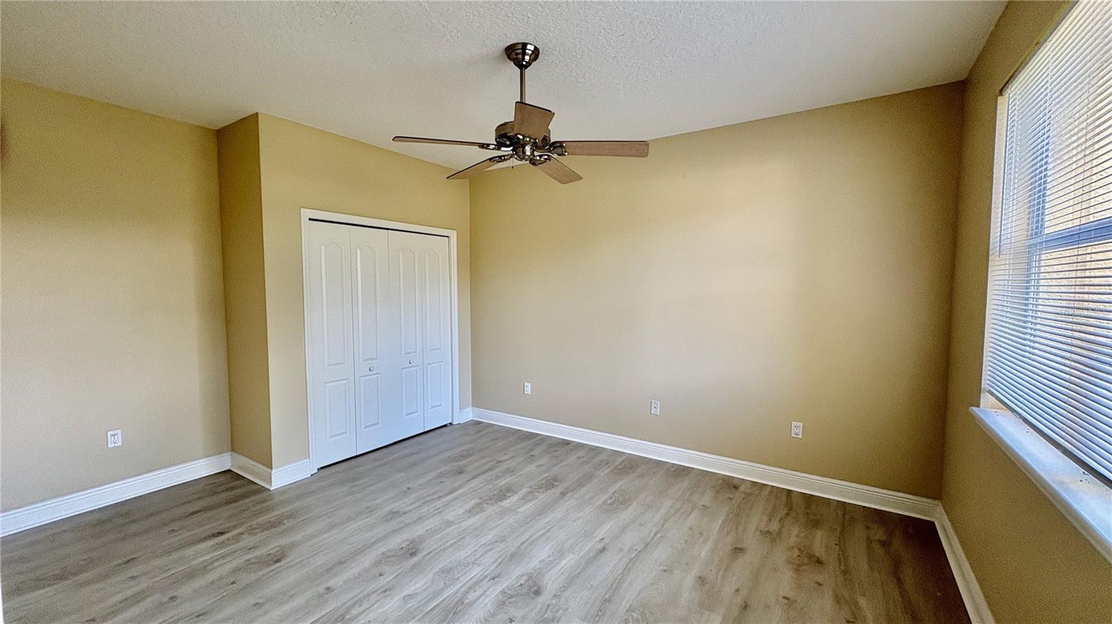 Image 28 of 39 For 115 Riverview Bend S 2112