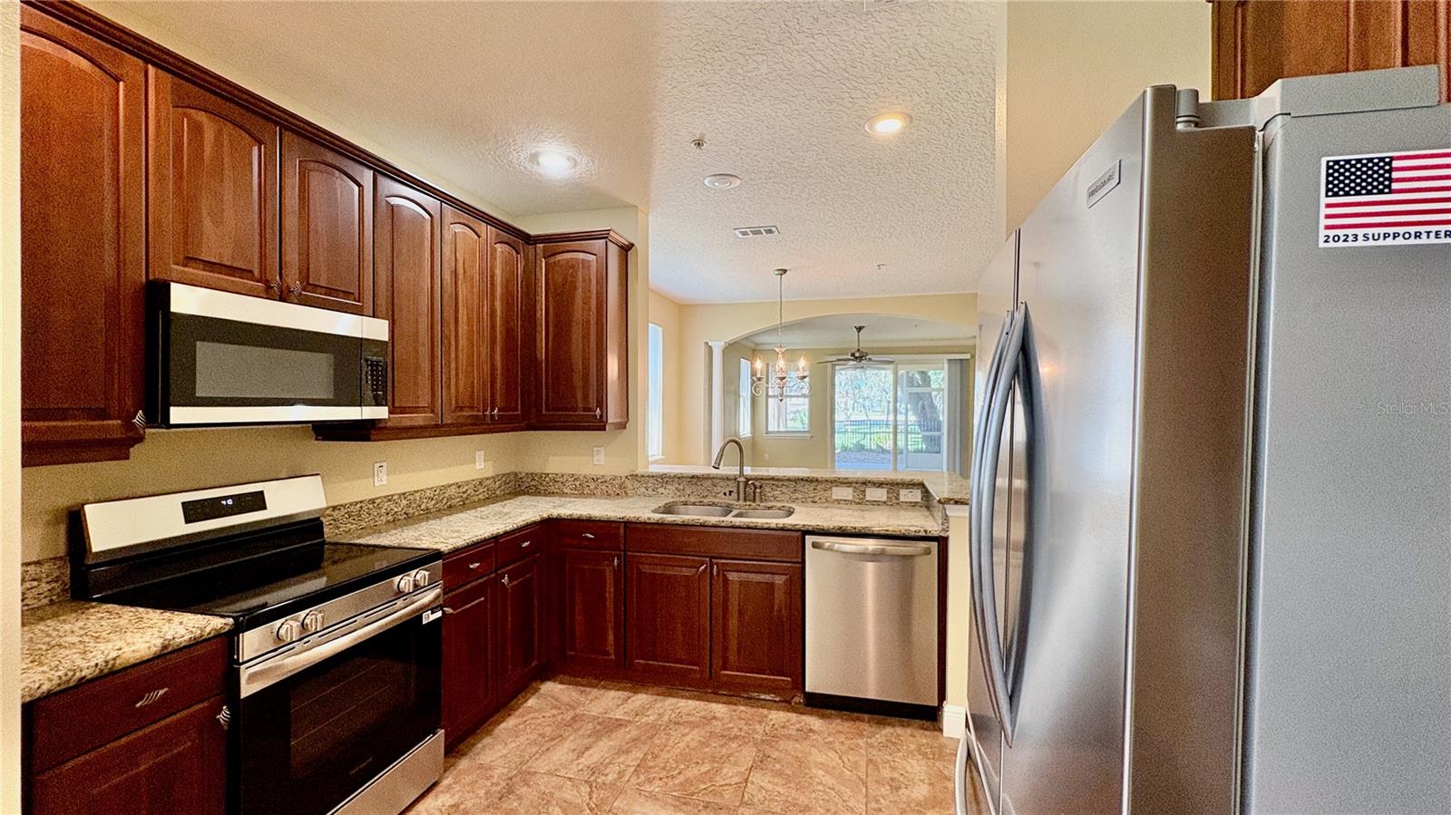 Image 4 of 39 For 115 Riverview Bend S 2112
