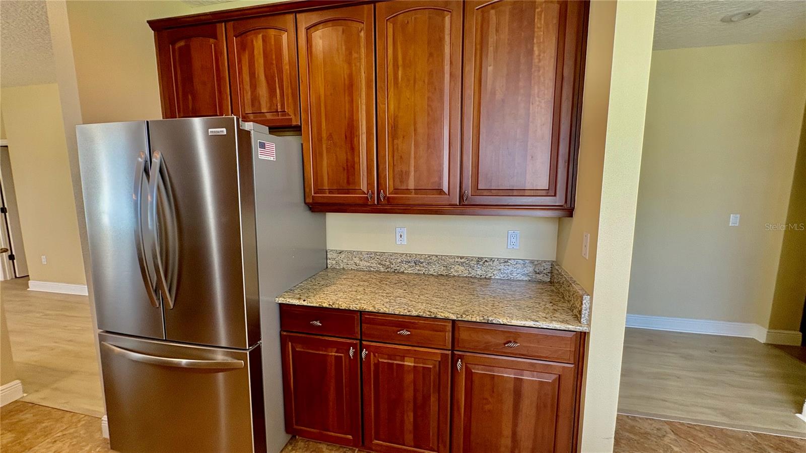 Image 5 of 39 For 115 Riverview Bend S 2112