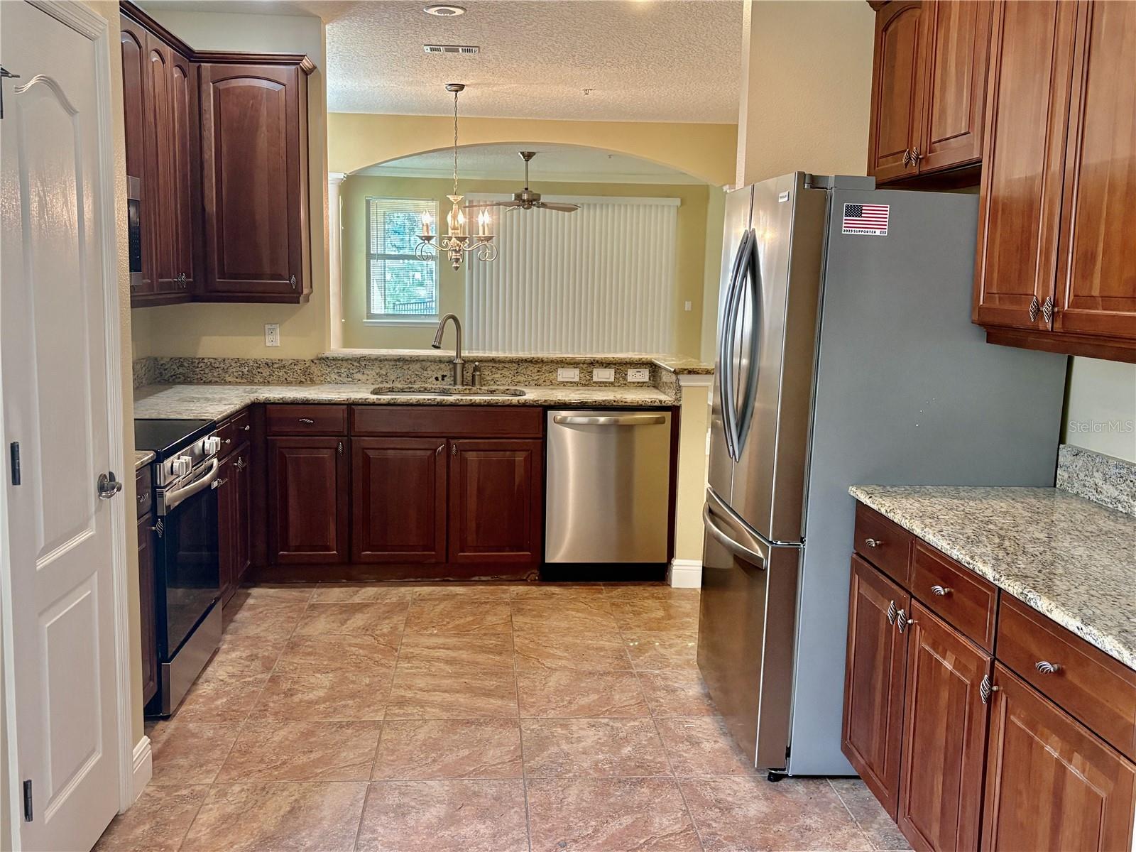 Image 7 of 39 For 115 Riverview Bend S 2112