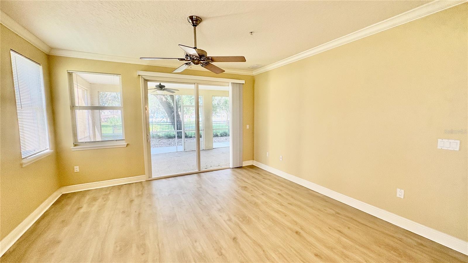 Image 9 of 39 For 115 Riverview Bend S 2112