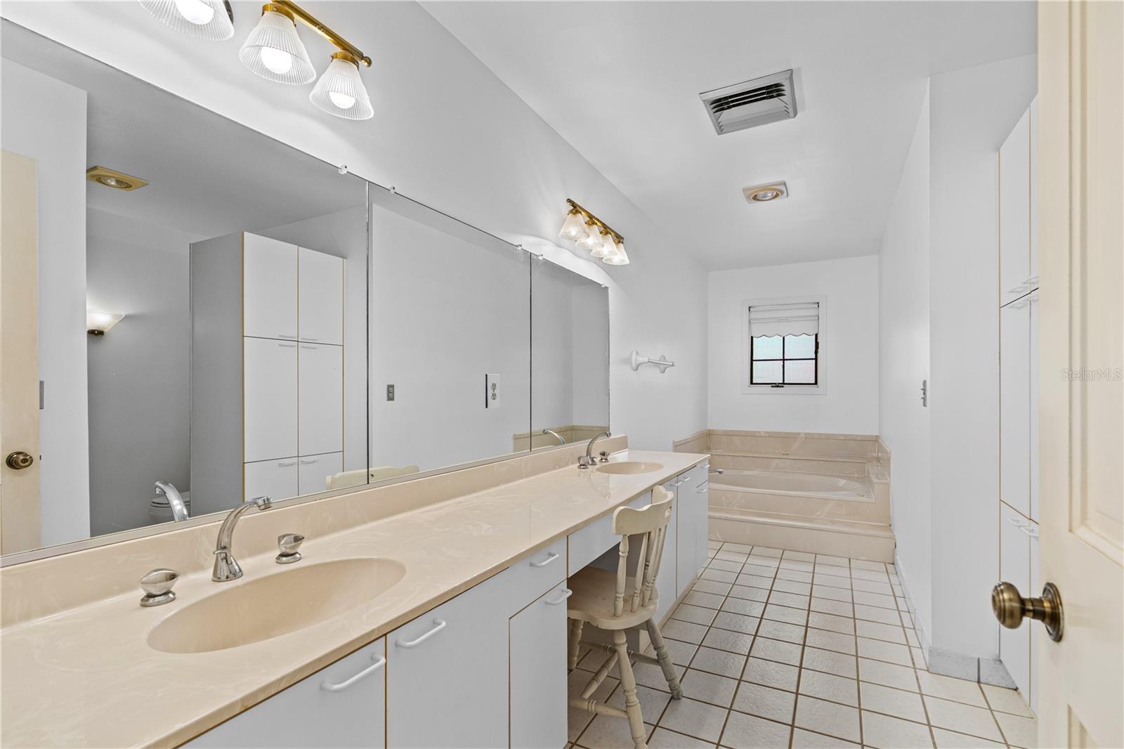 Image 22 of 47 For 2966 Oceans Trace