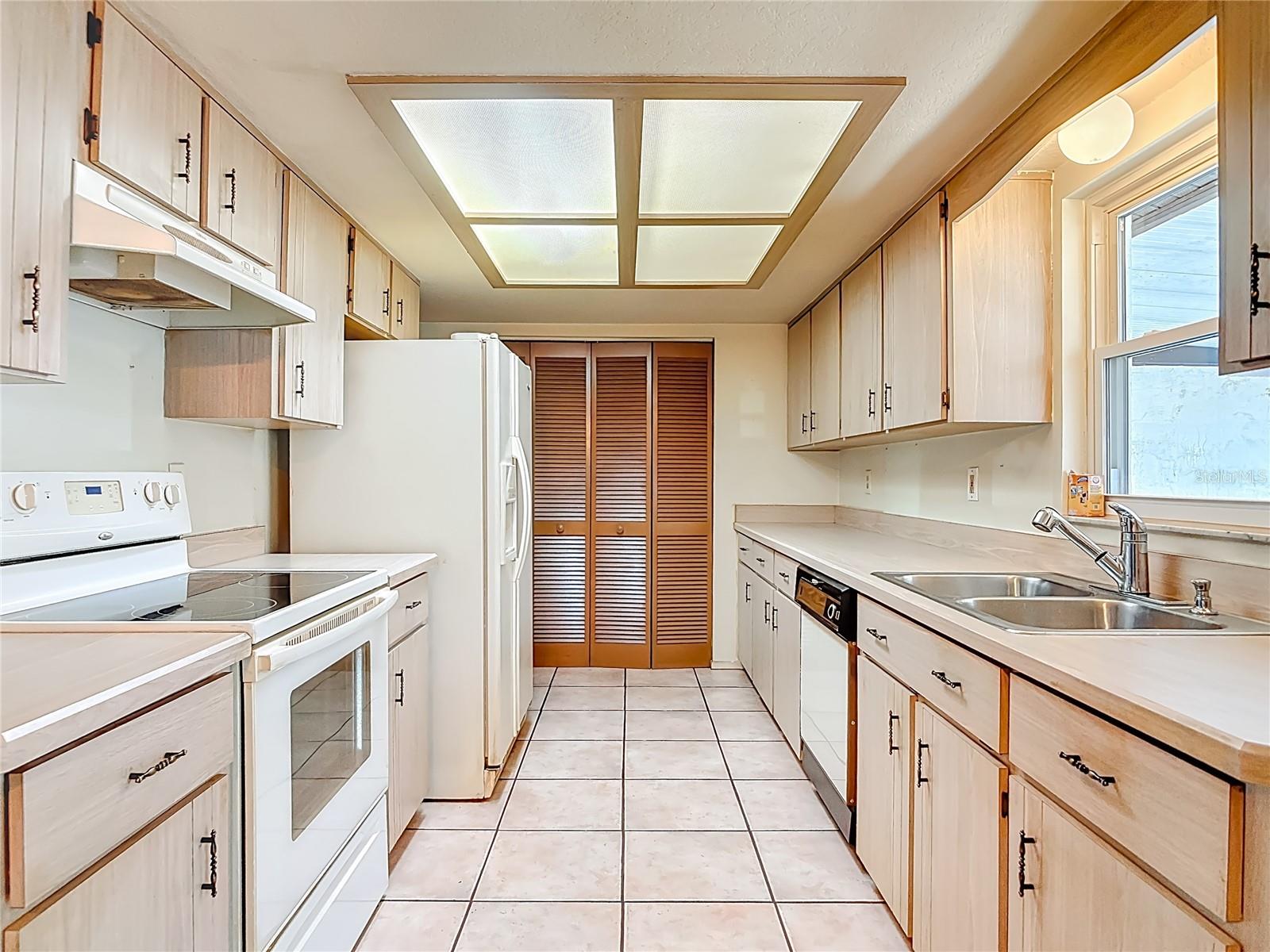 Image 14 of 38 For 404 Sandpiper Court