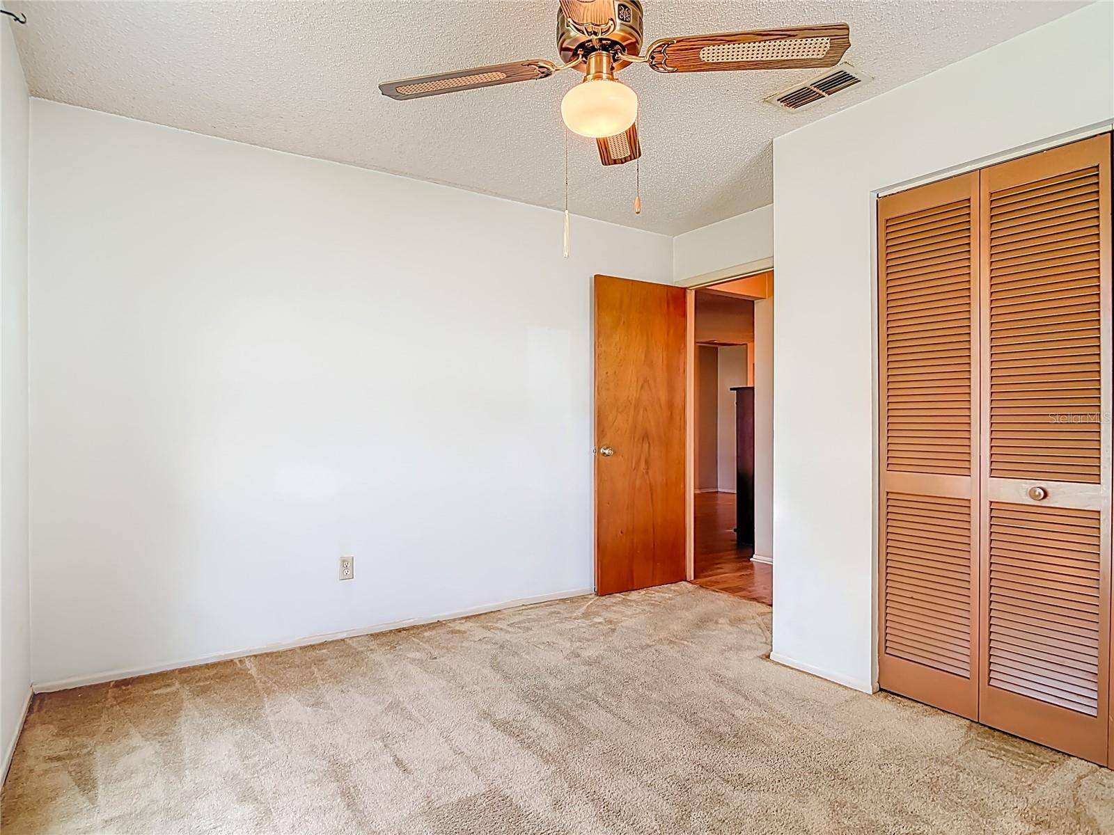 Image 20 of 38 For 404 Sandpiper Court