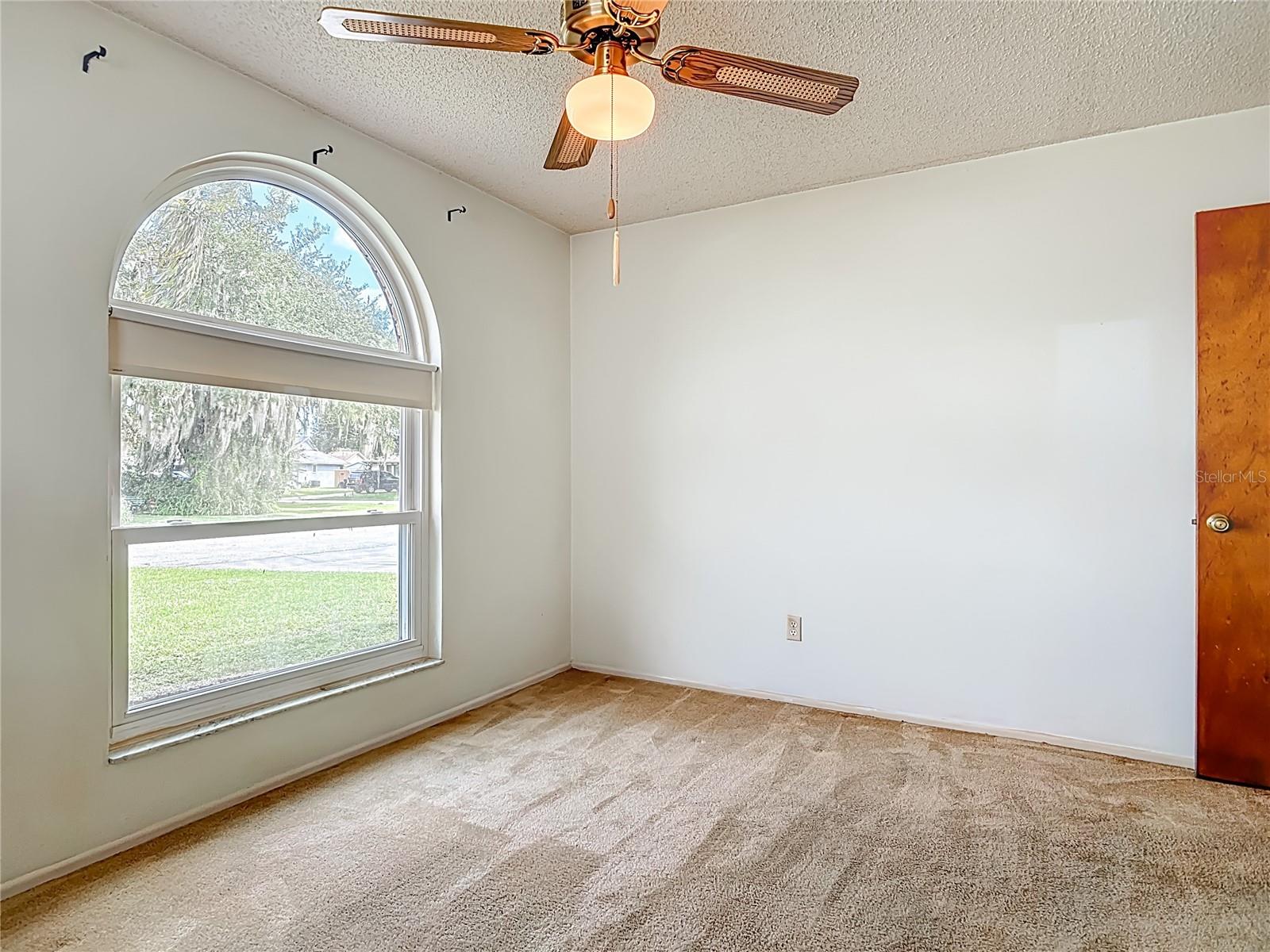 Image 21 of 38 For 404 Sandpiper Court