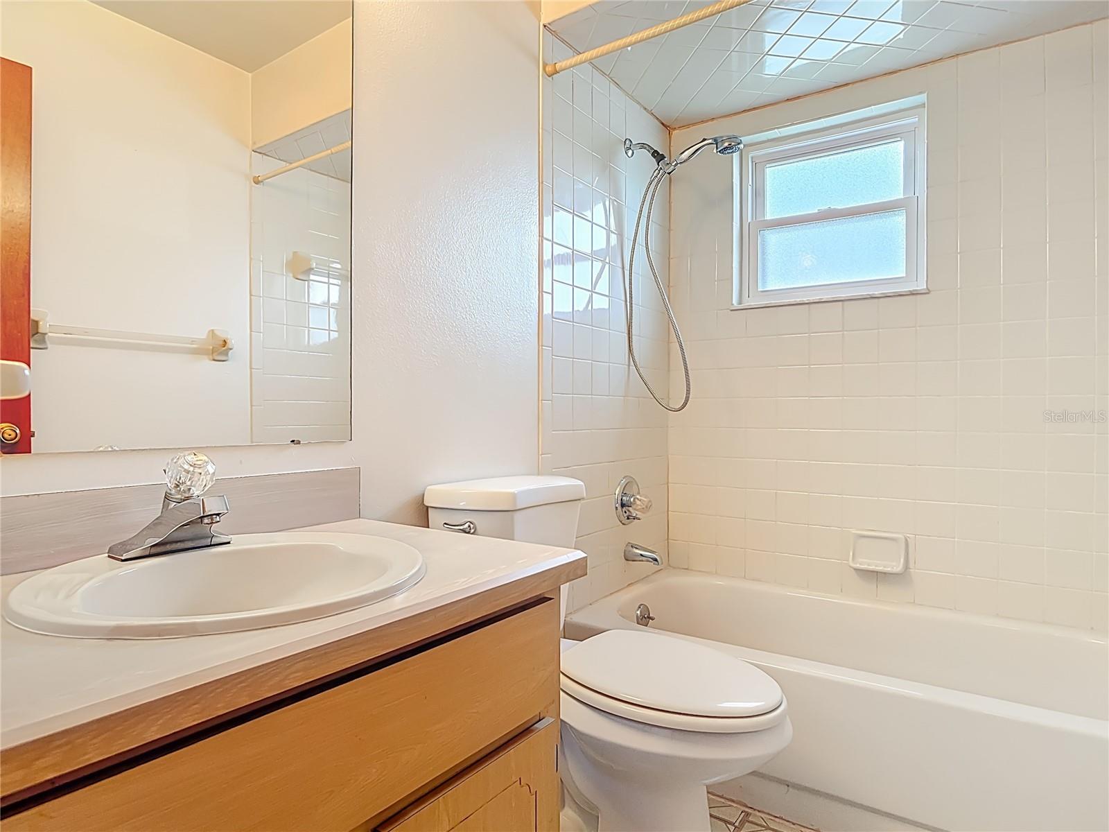 Image 22 of 38 For 404 Sandpiper Court