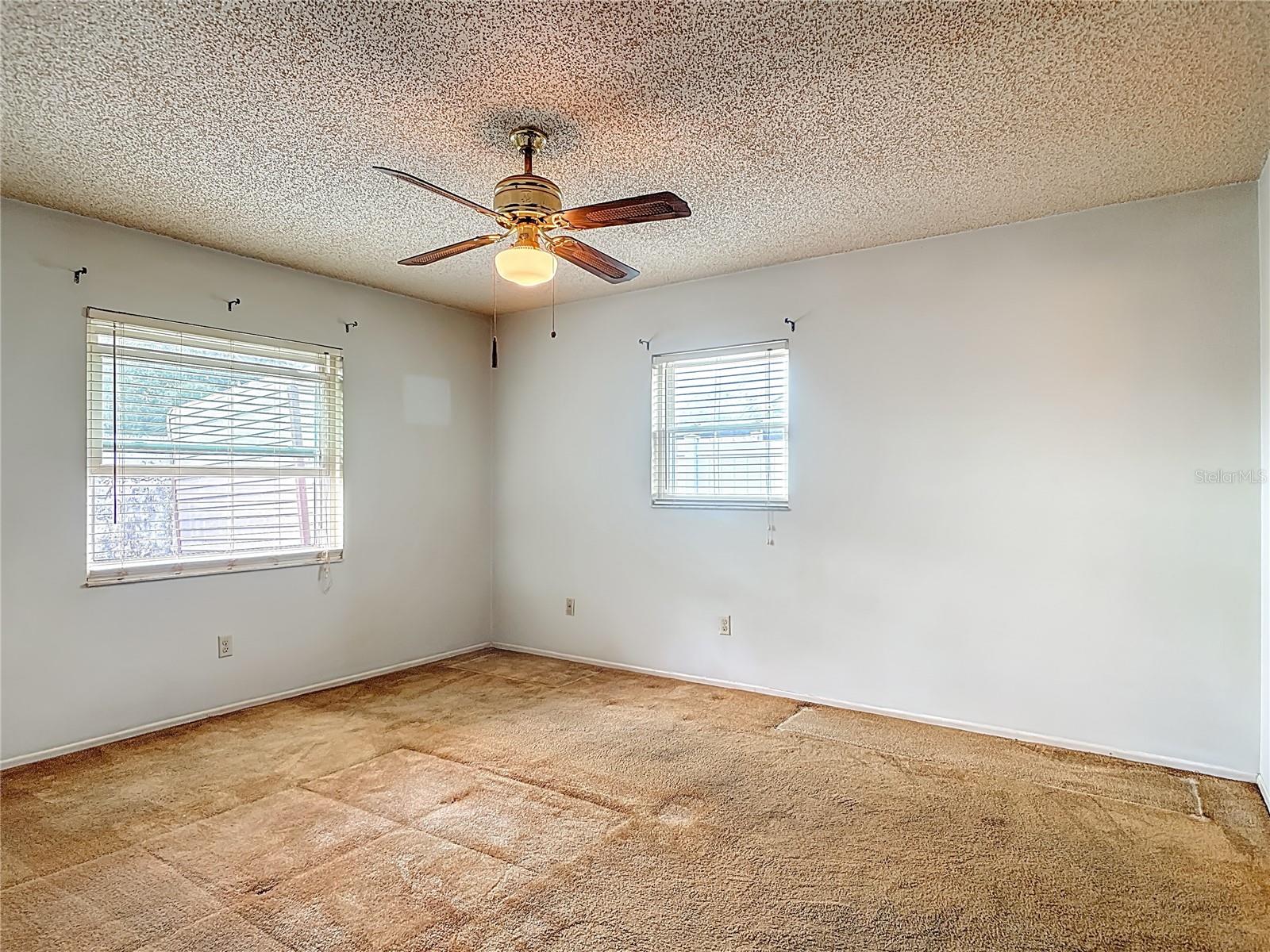 Image 23 of 38 For 404 Sandpiper Court