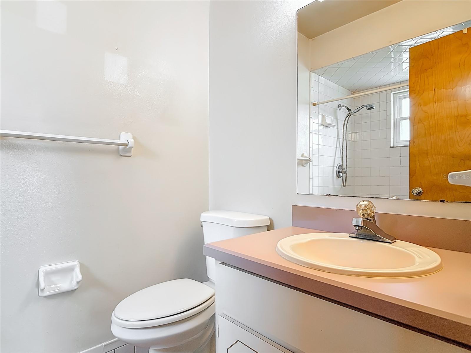 Image 27 of 38 For 404 Sandpiper Court