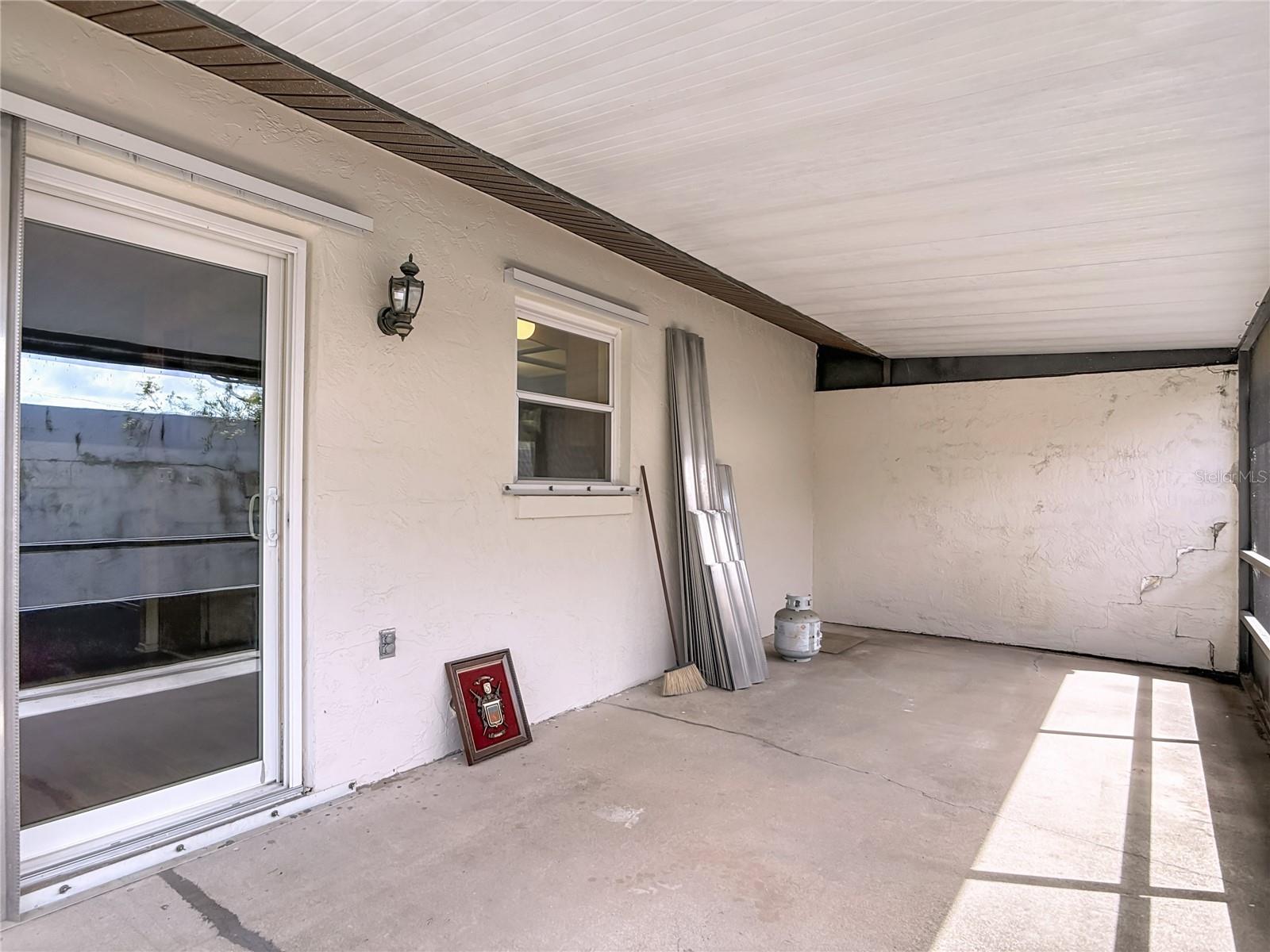 Image 29 of 38 For 404 Sandpiper Court