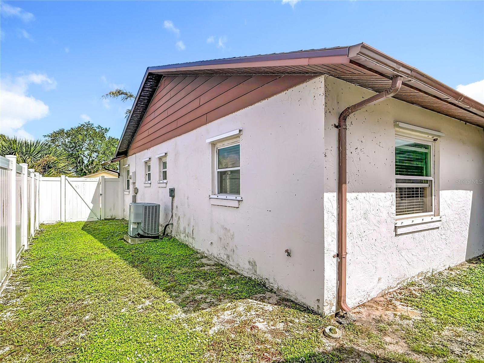 Image 34 of 38 For 404 Sandpiper Court