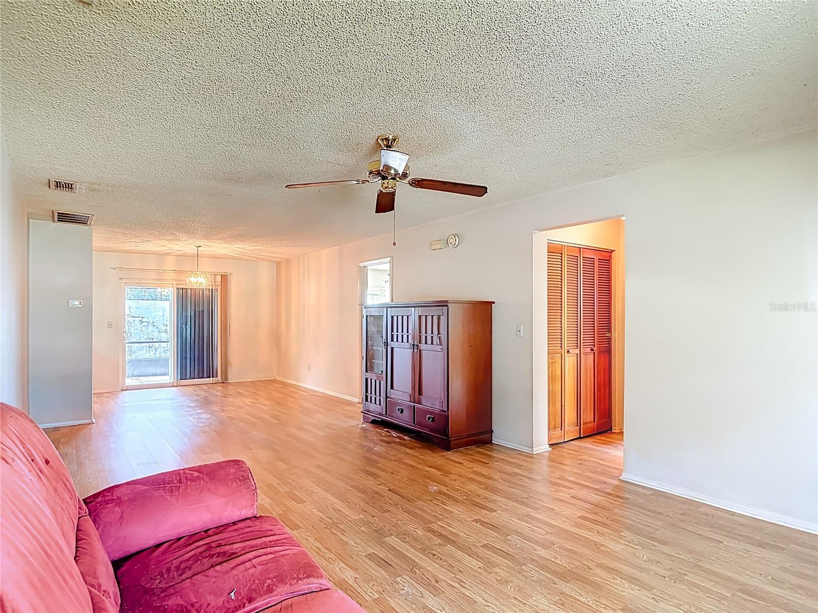 Image 4 of 38 For 404 Sandpiper Court