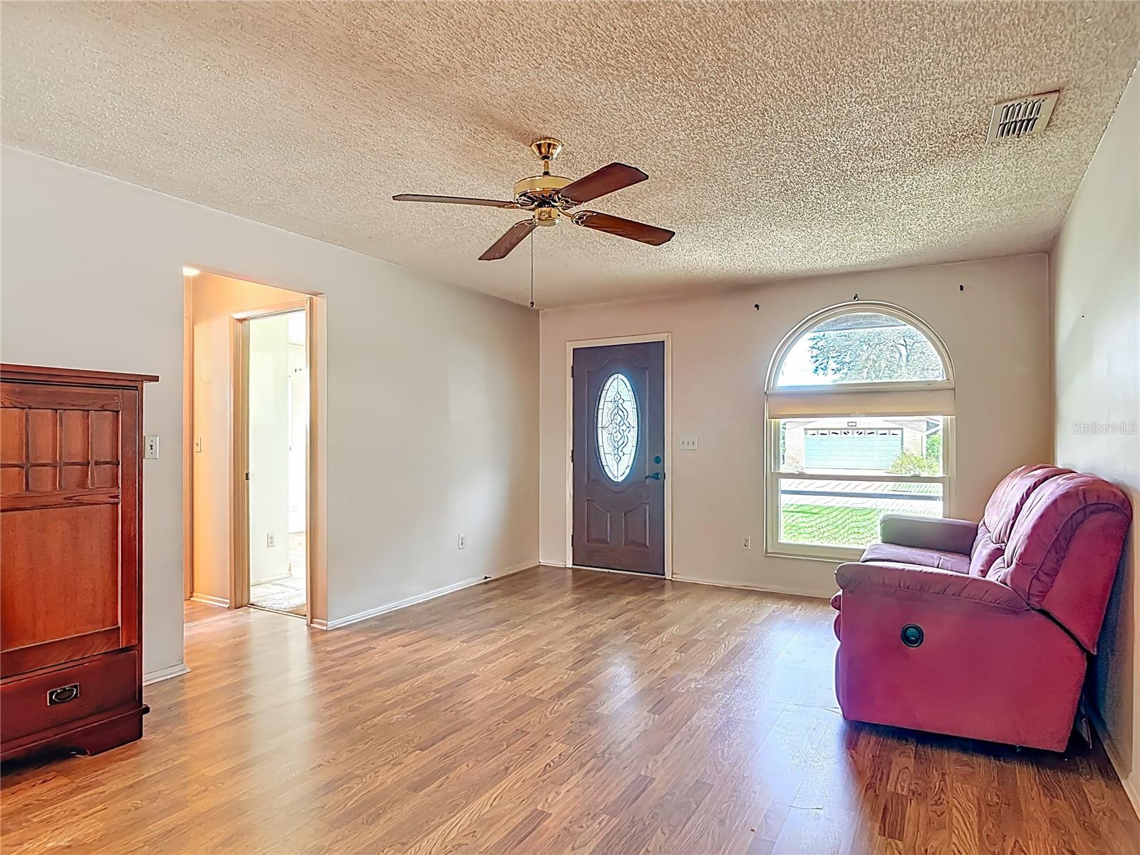 Image 5 of 38 For 404 Sandpiper Court