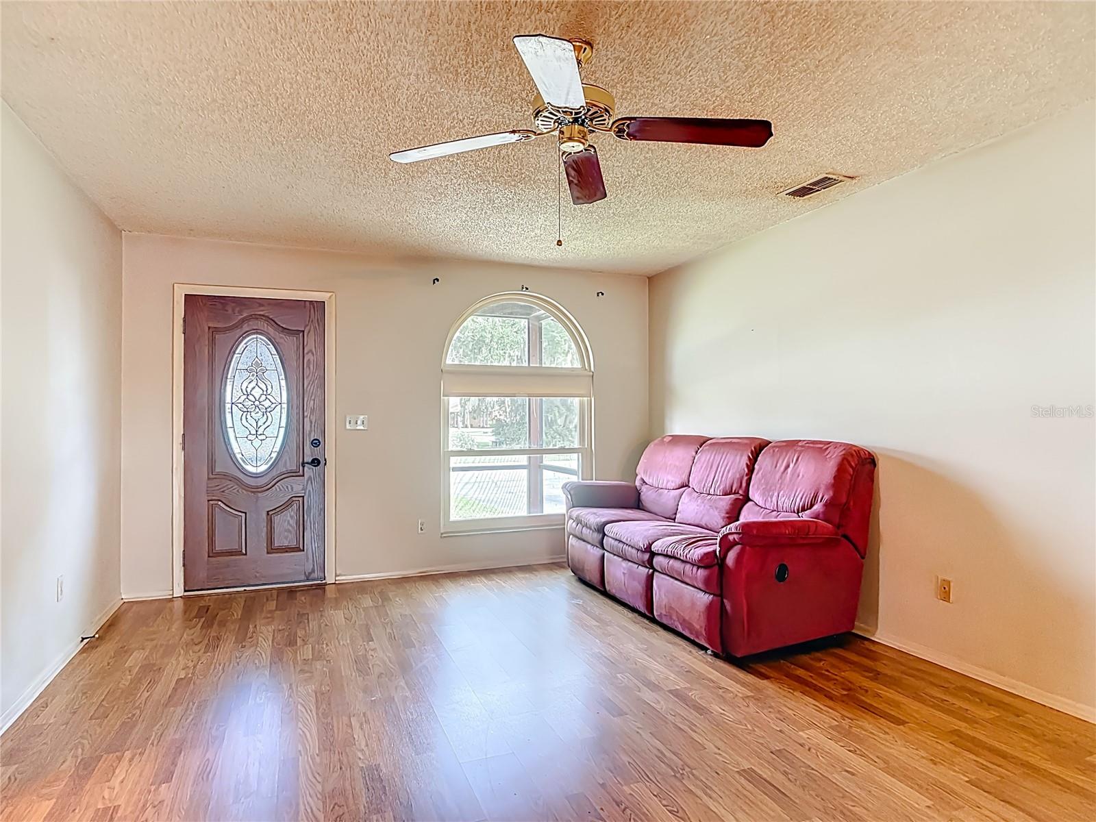 Image 6 of 38 For 404 Sandpiper Court