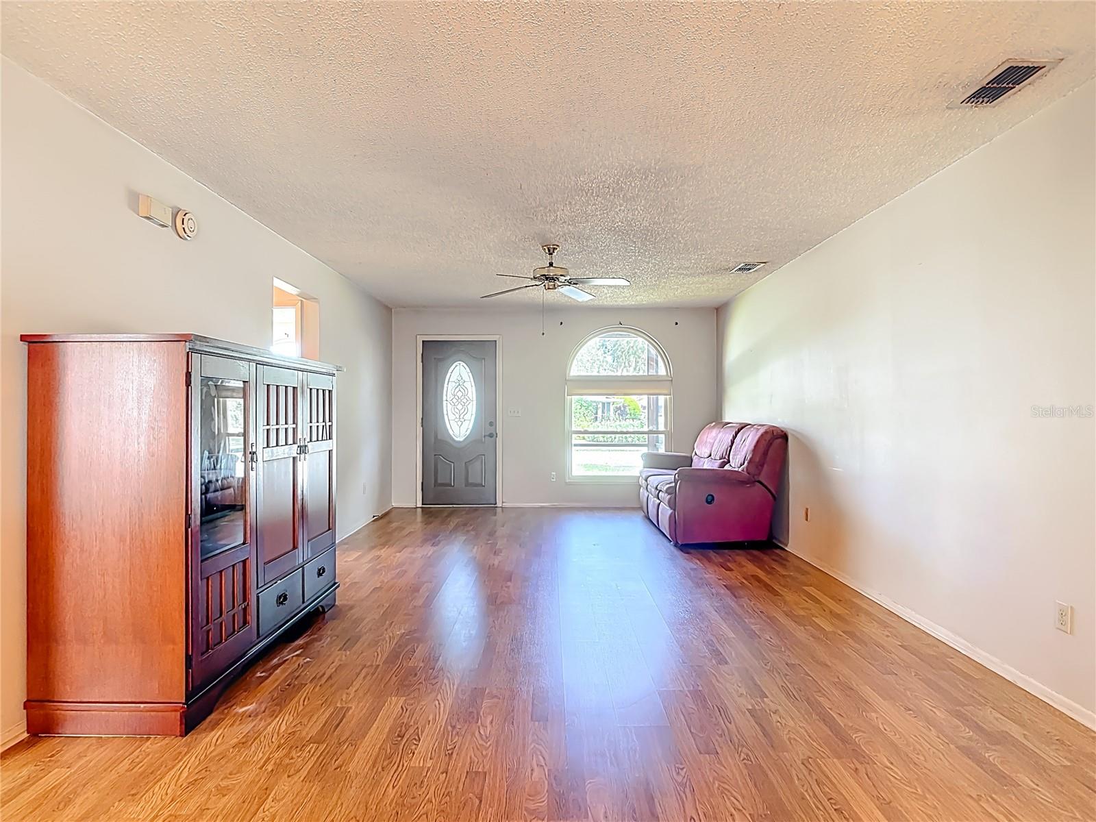 Image 7 of 38 For 404 Sandpiper Court