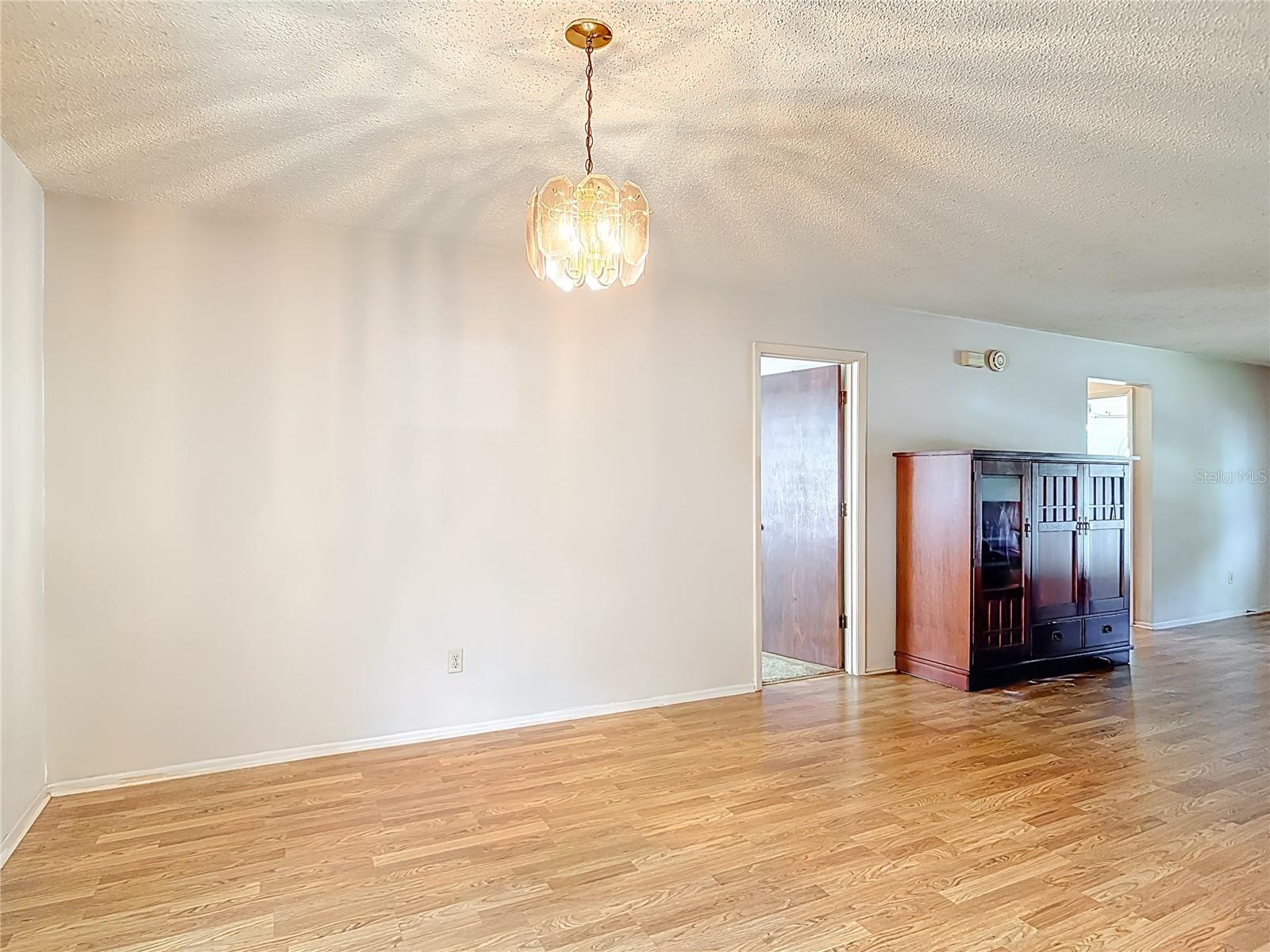 Image 8 of 38 For 404 Sandpiper Court