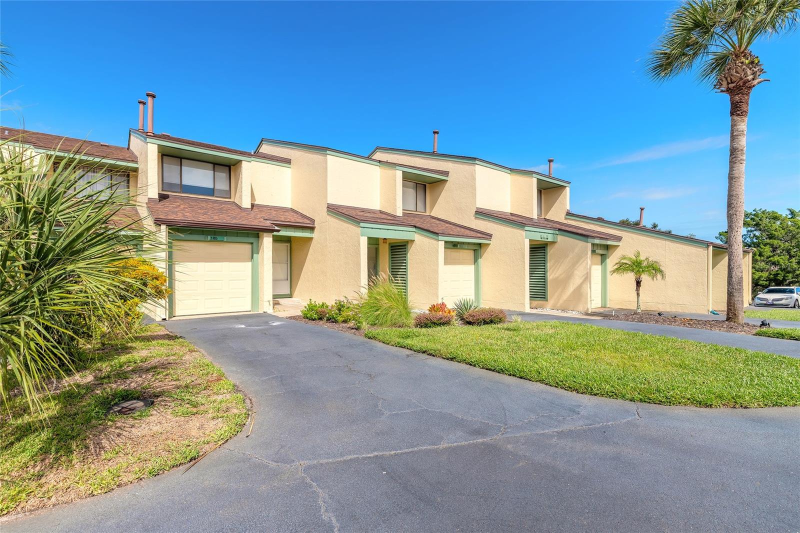 Image 13 of 48 For 185 Club House Boulevard 185