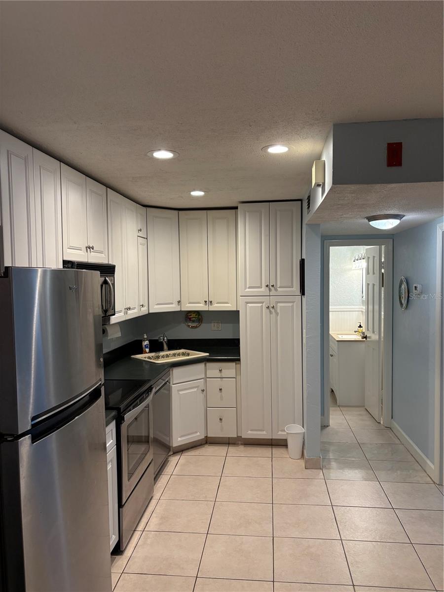 Image 4 of 33 For 3800 Saxon Drive 29c