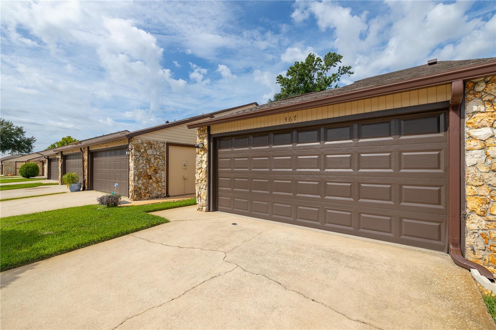 Image 3 of 43 For 367 Castlewood Lane