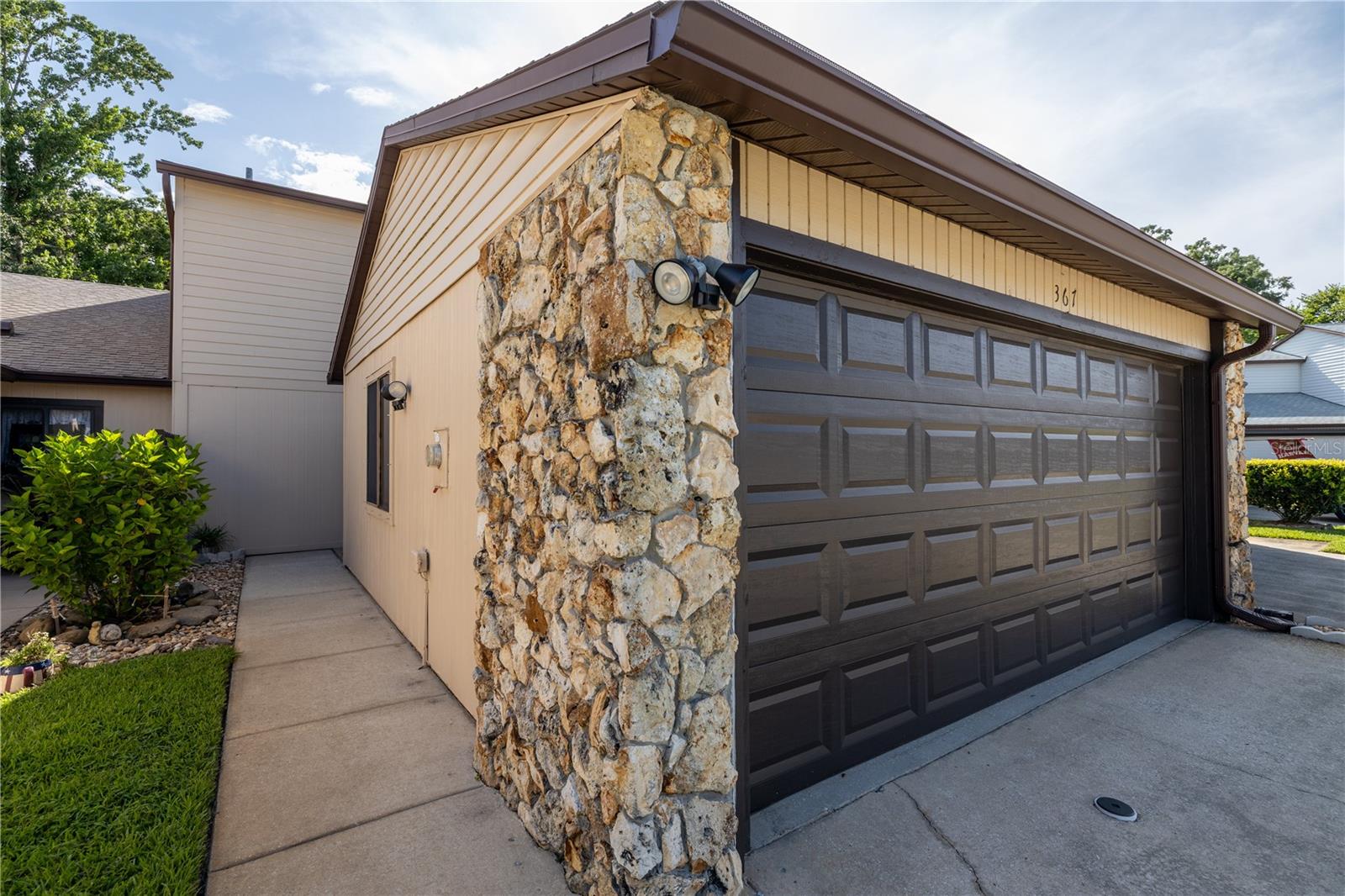 Image 4 of 43 For 367 Castlewood Lane