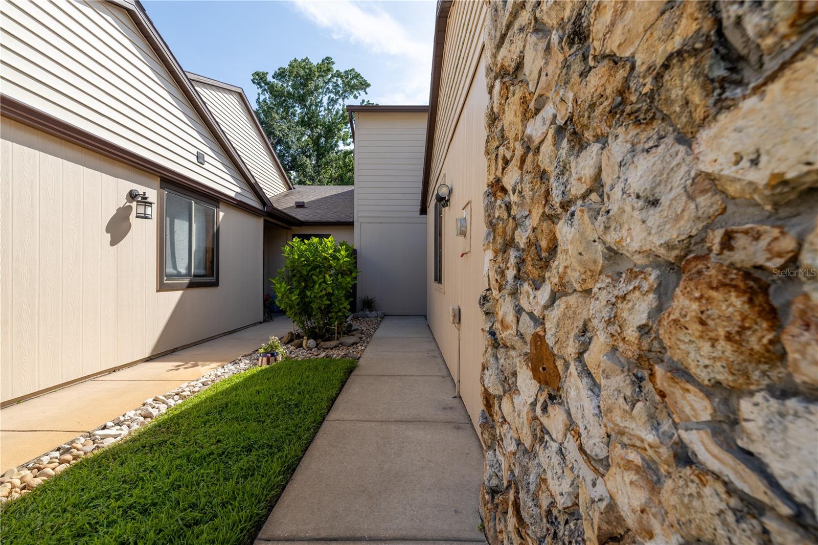 Image 5 of 43 For 367 Castlewood Lane