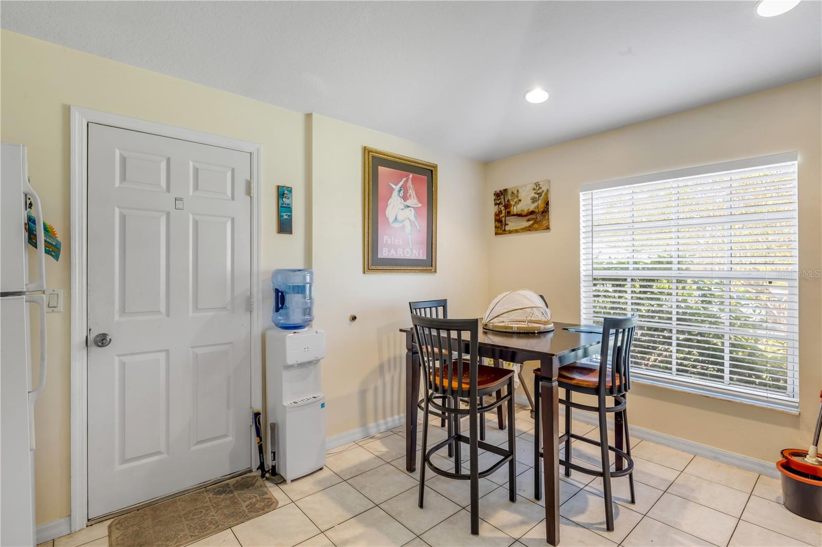 Image 11 of 47 For 711 River Oaks Circle