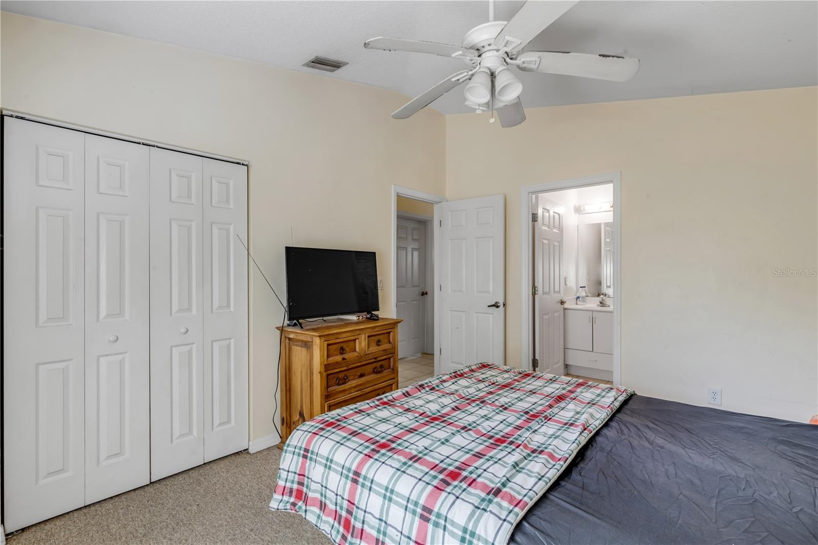 Image 15 of 47 For 711 River Oaks Circle