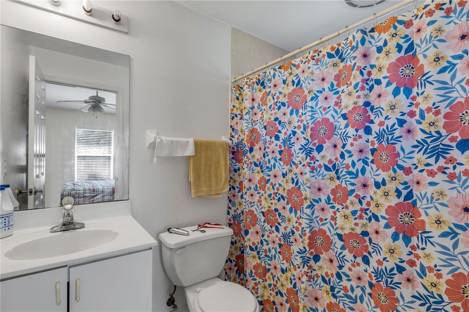 Image 16 of 47 For 711 River Oaks Circle