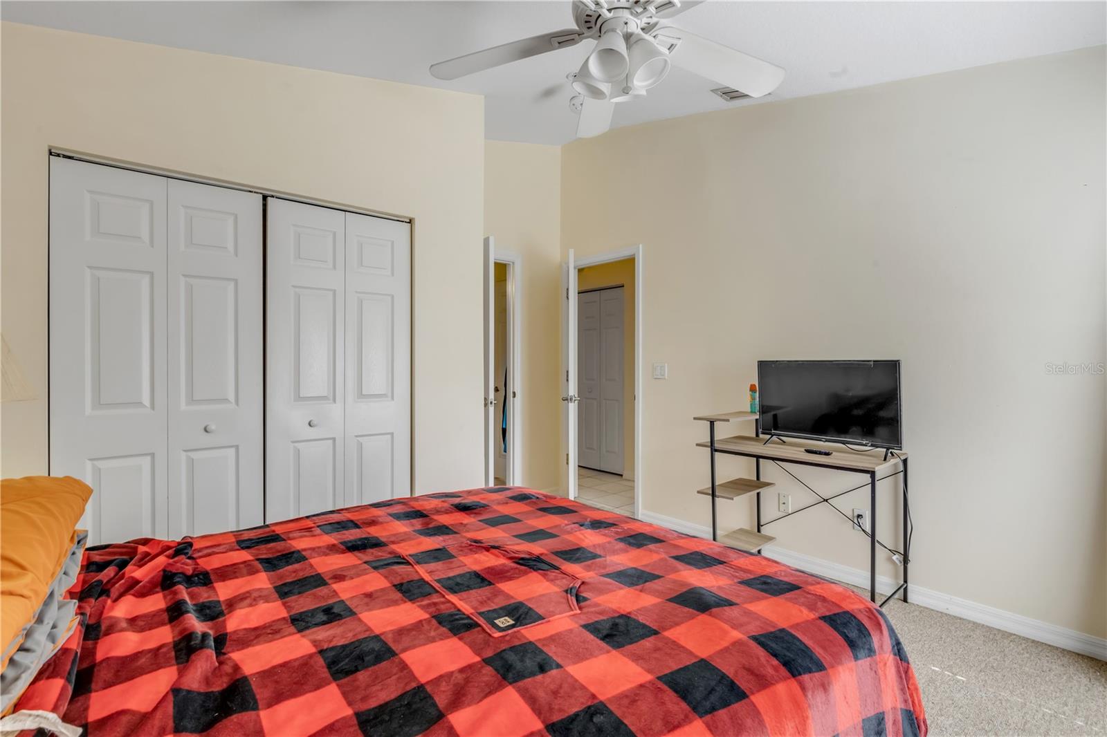 Image 18 of 47 For 711 River Oaks Circle