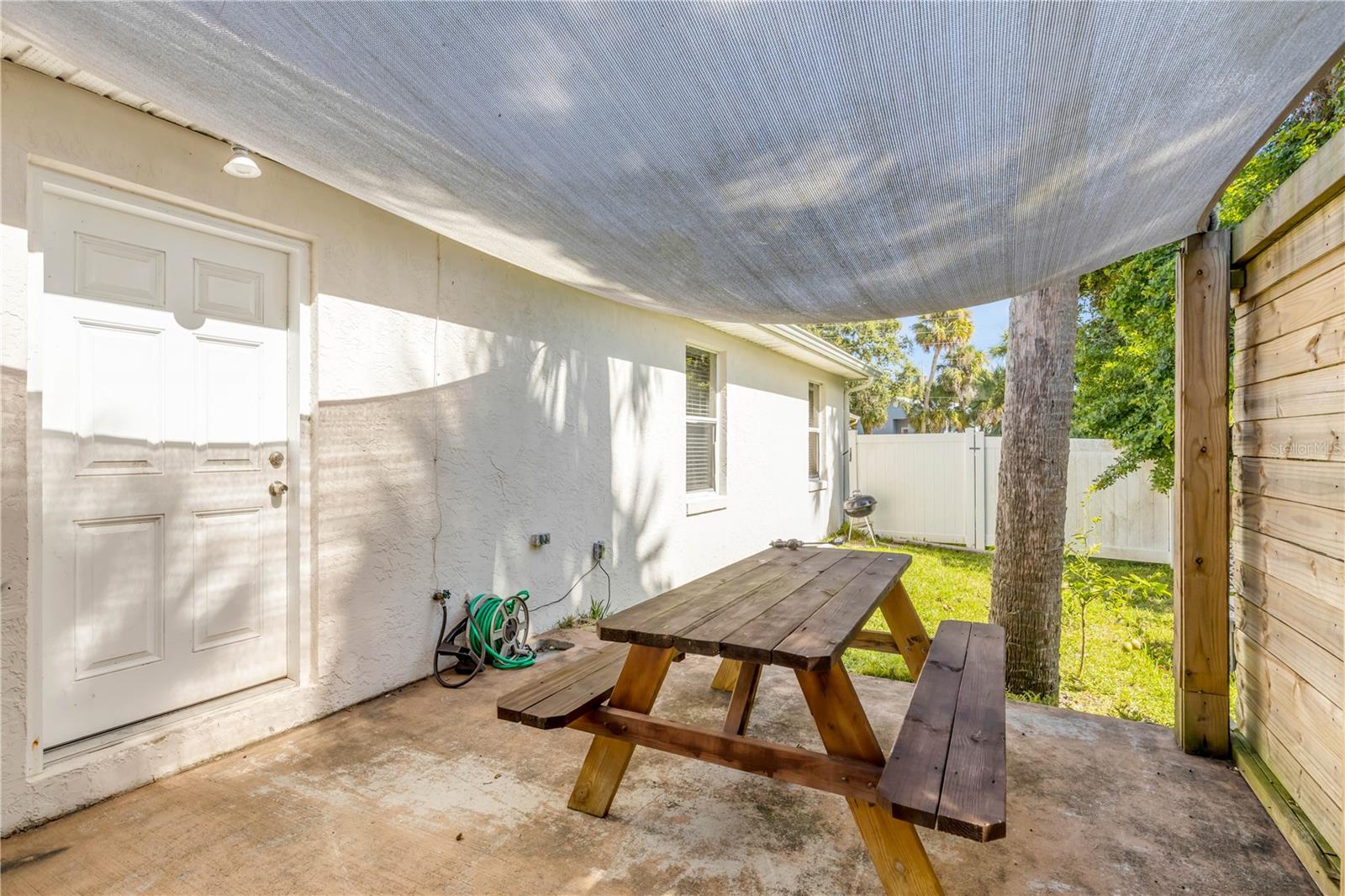 Image 21 of 47 For 711 River Oaks Circle