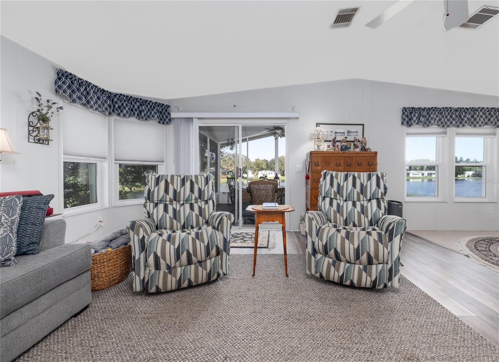 Image 14 of 32 For 815 Navigators Way
