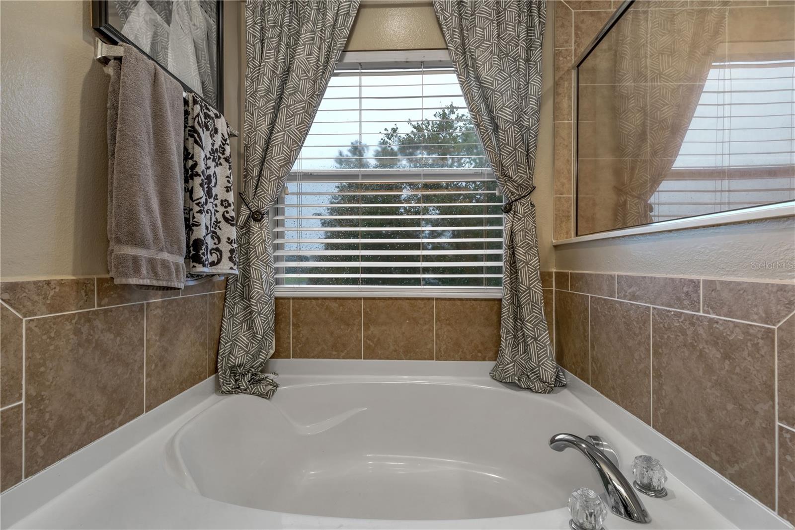 Image 41 of 67 For 2707 Atlantis Drive