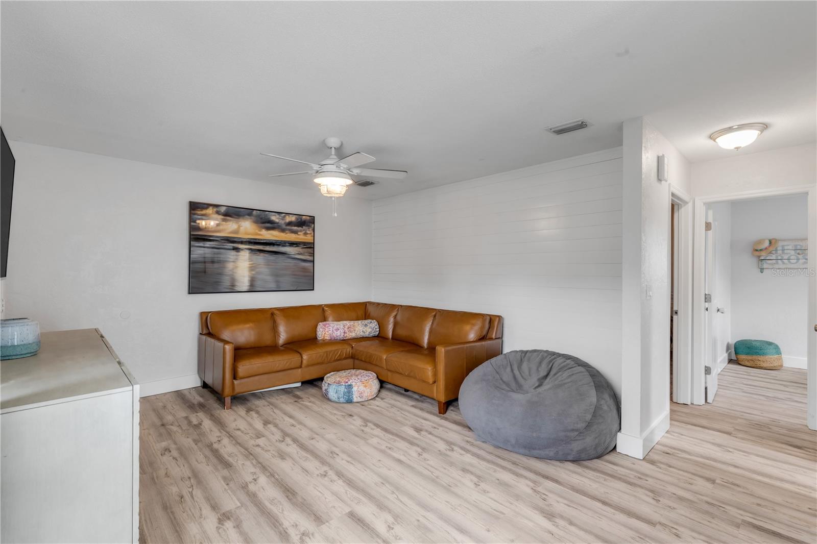 Image 10 of 62 For 406 Cedar Avenue